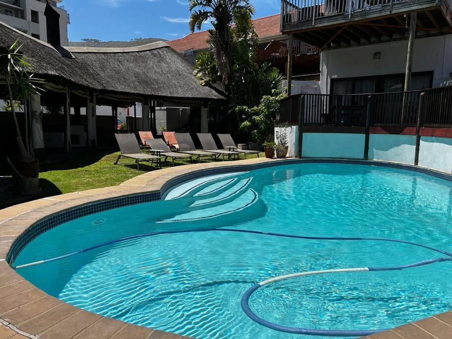 Large 1 Bed Pool Gym Parking Aircon * Cape Town