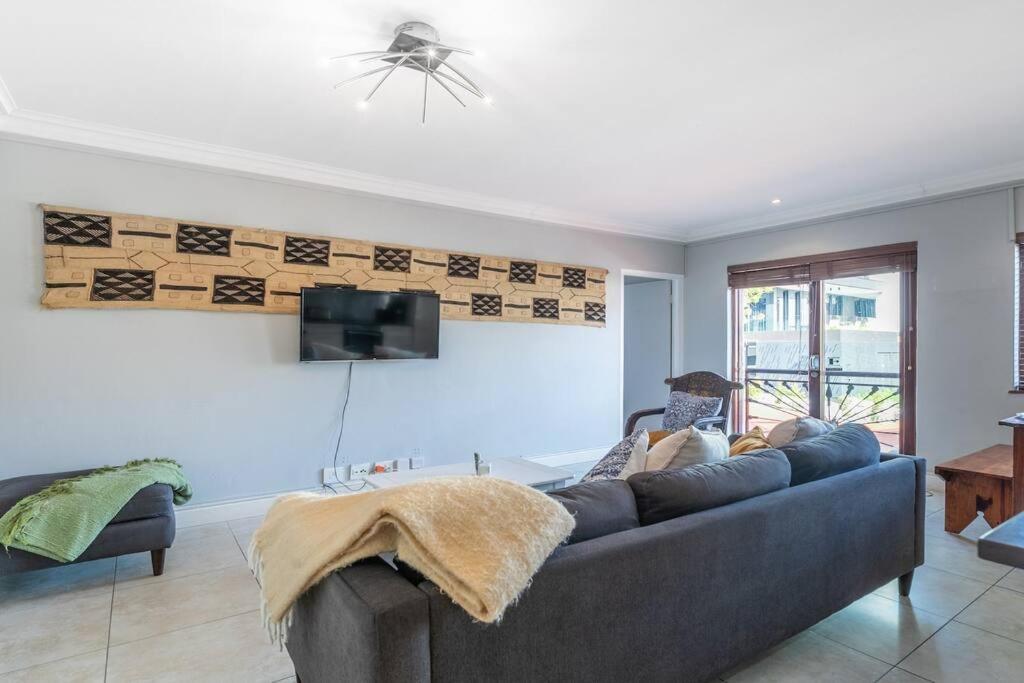 Apartment Large 1 Bed Pool Gym Parking Aircon *