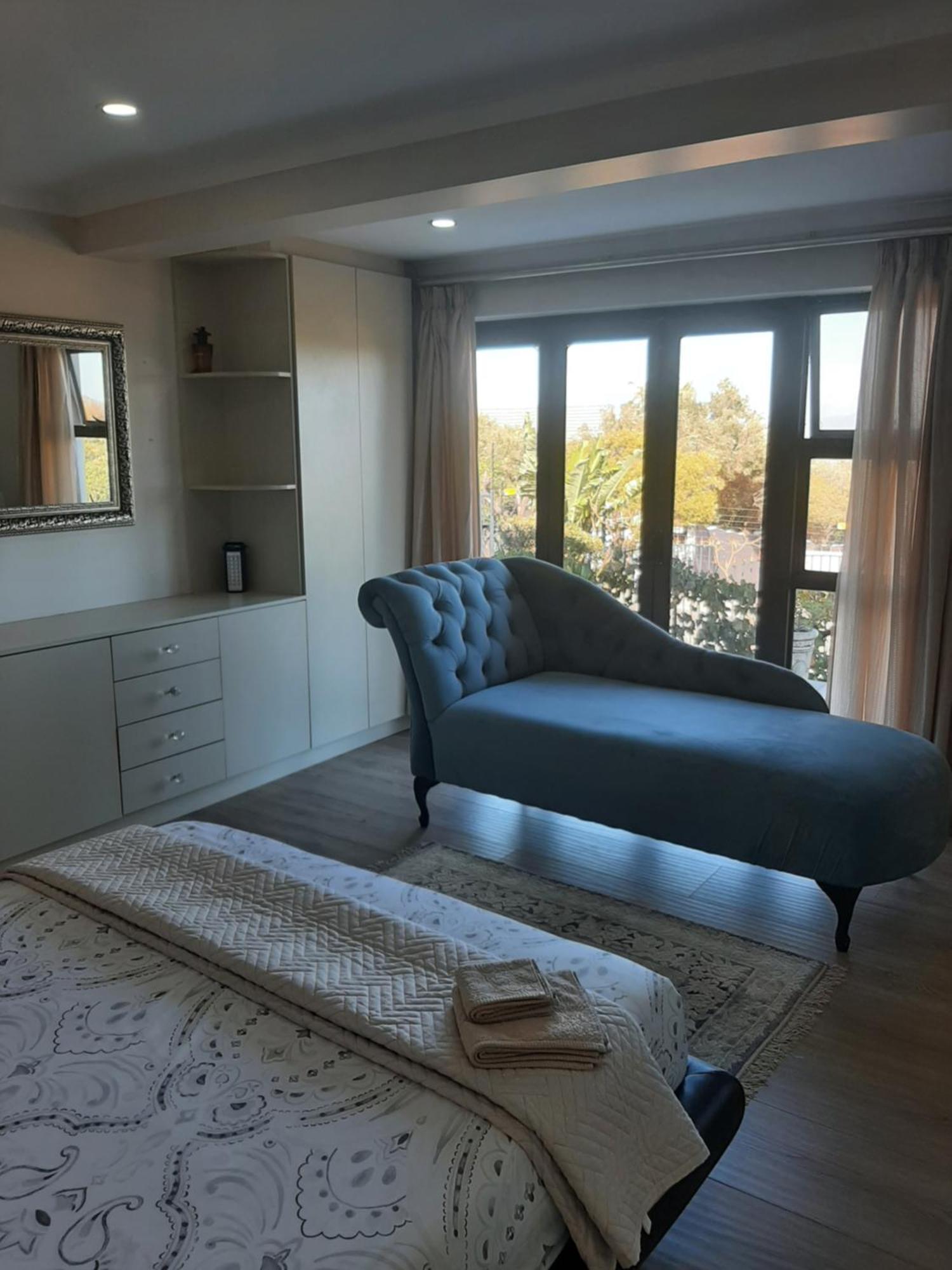 Luxury Flat With Magnificent Views In Plattrkloof