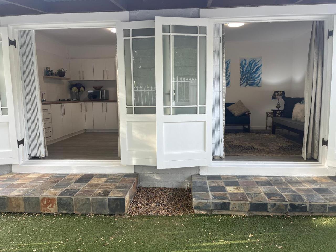 Apartment Mozart Close - For People Who Needs Space Cape Town