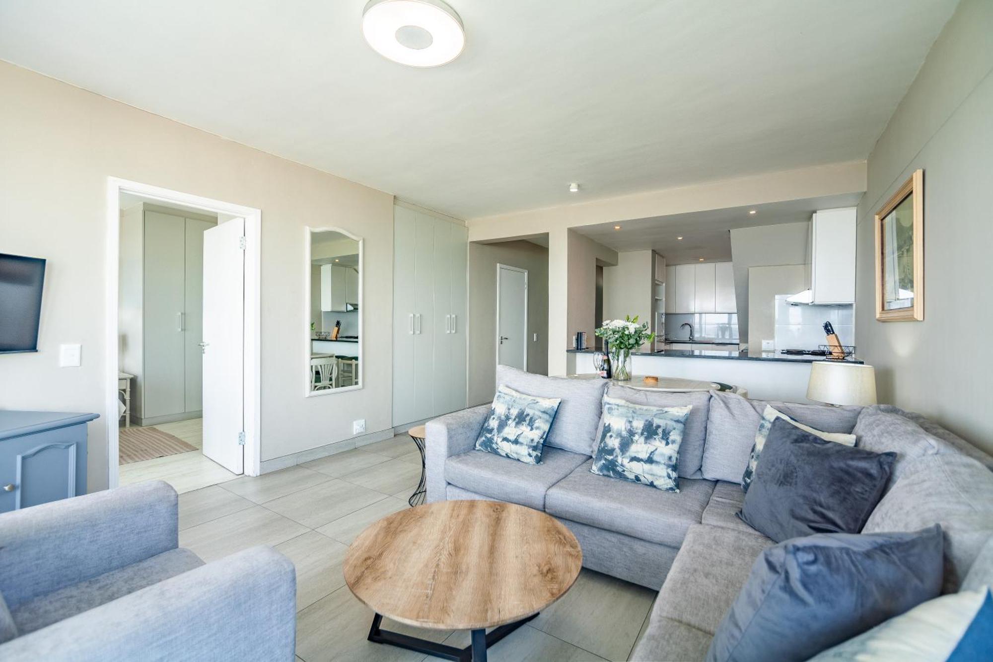 Luxury Private Beachfront 2 Bedroom Dolphin Apartment, Blouberg, Apartment Cape Town