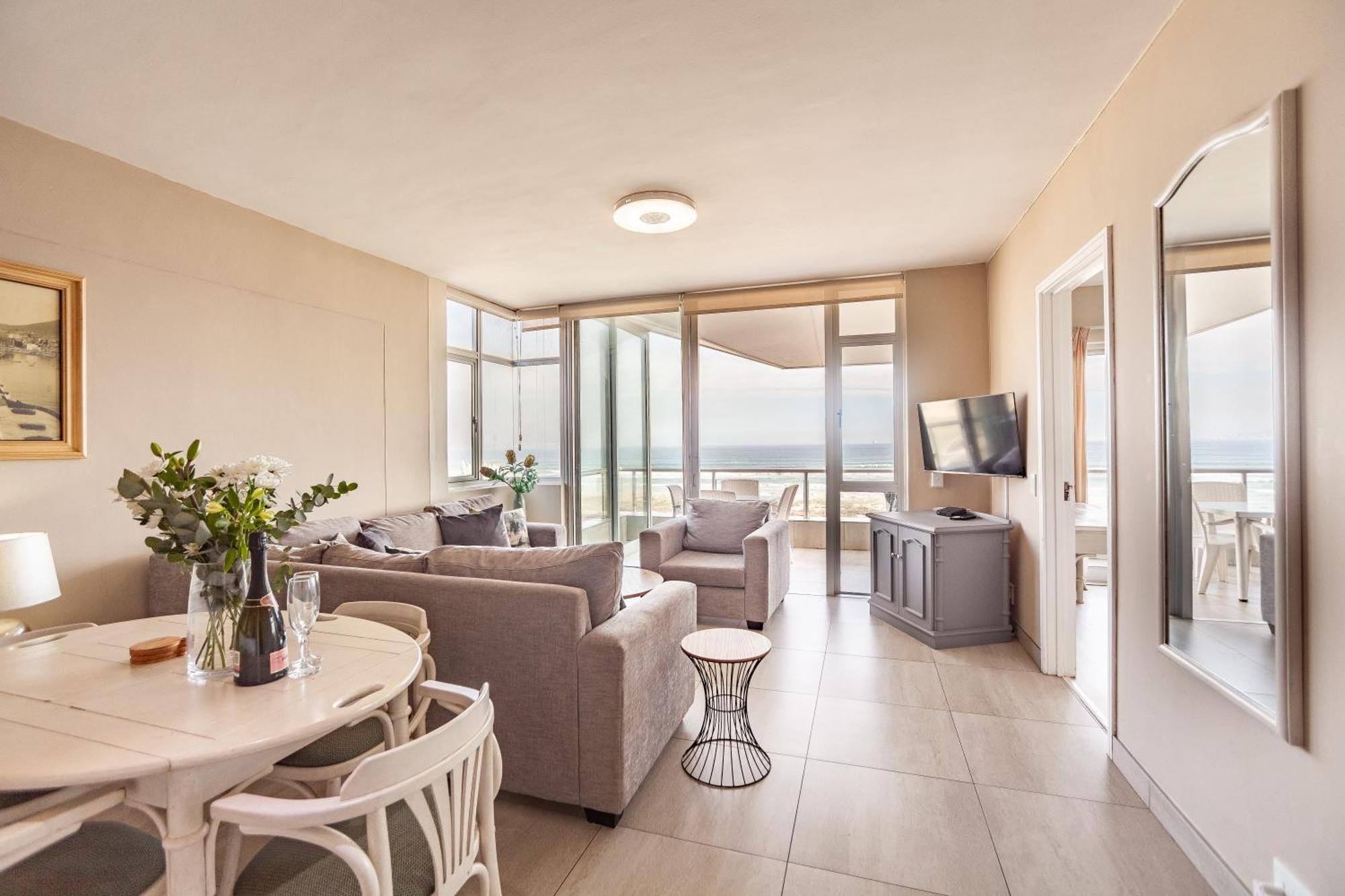 Luxury Private Beachfront 2 Bedroom Dolphin Apartment, Blouberg, Apartment Cape Town