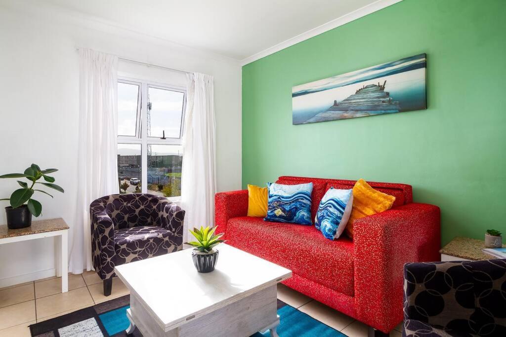 Funky 2bed With Multipurpose Room! Cape Town