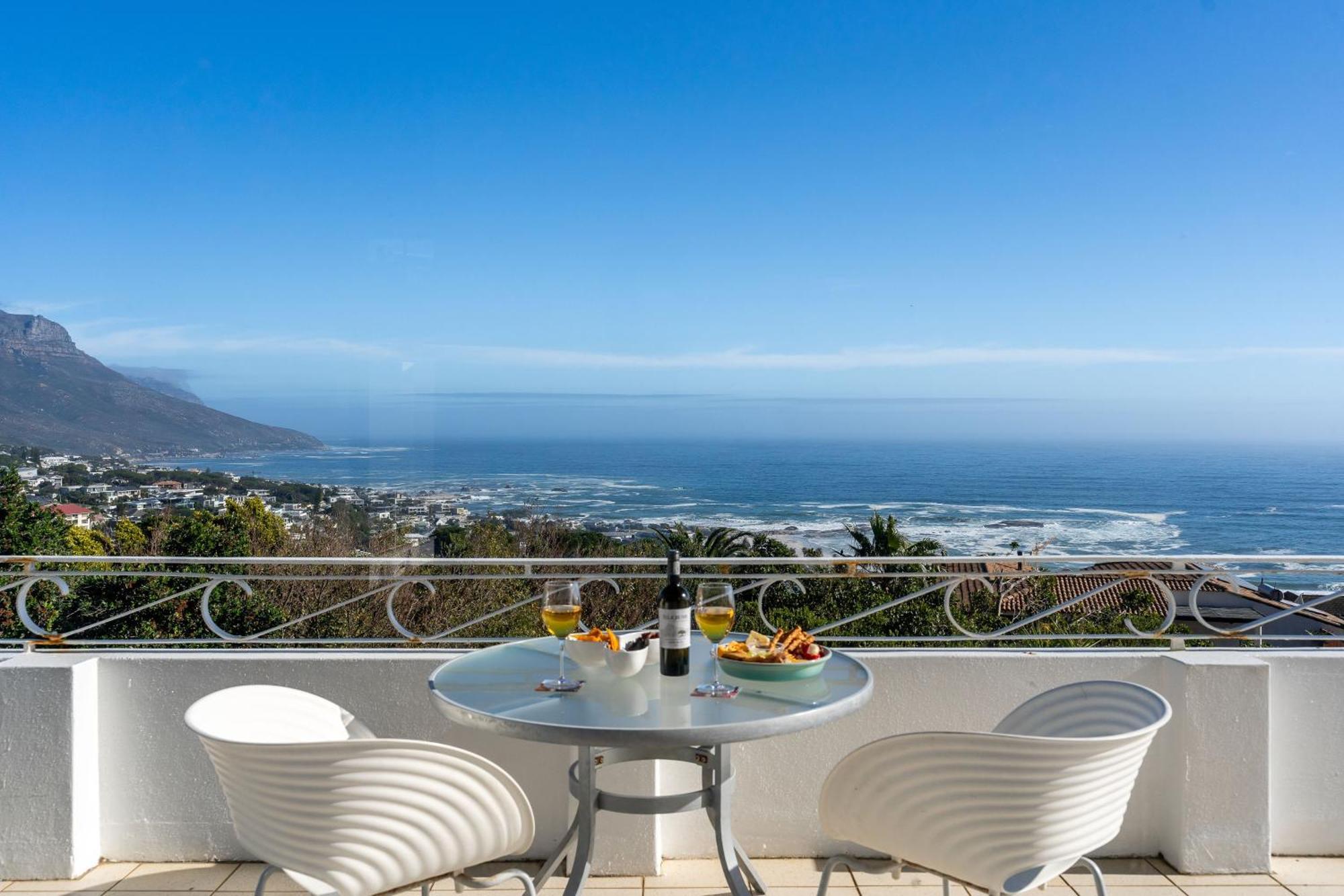 Delightful Large In Camps Bay With Pool - Picasso