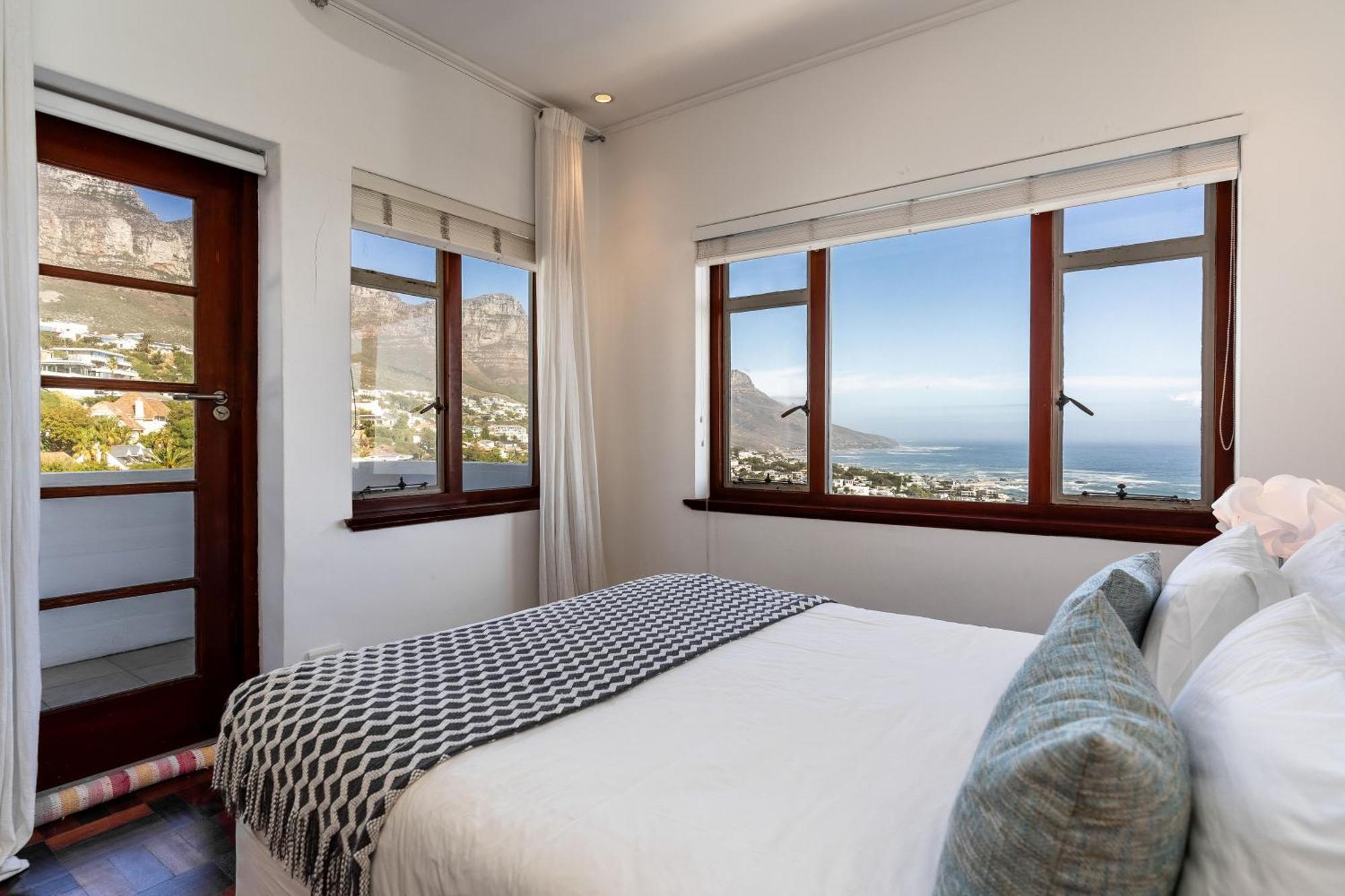 Delightful Large In Camps Bay With Pool - Picasso Villa *