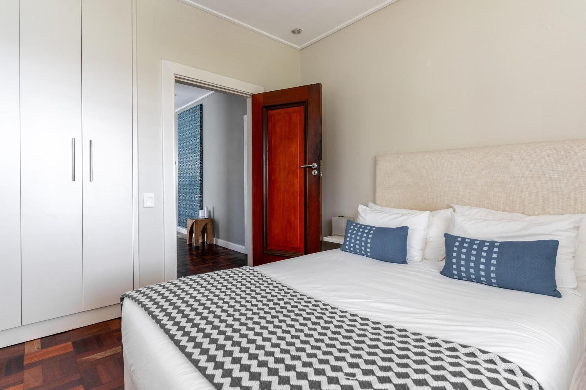 Delightful Large In Camps Bay With Pool - Picasso * Cape Town