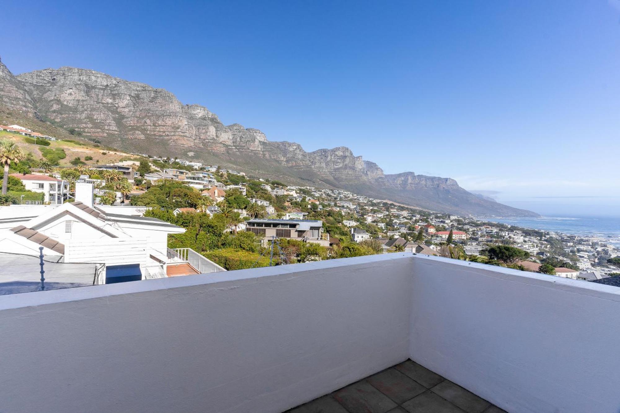 Delightful Large In Camps Bay With Pool - Picasso Villa