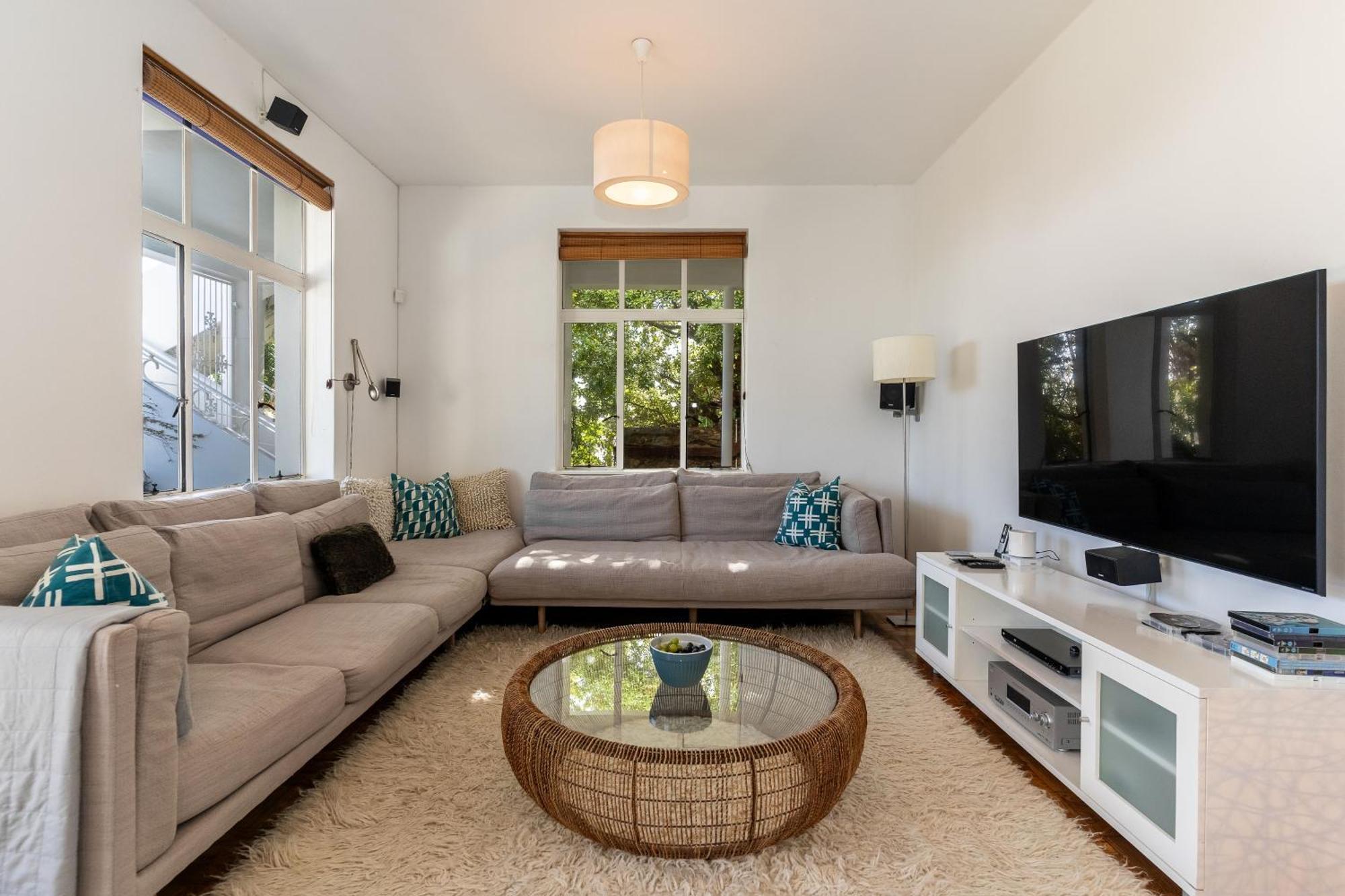 Villa Delightful Large In Camps Bay With Pool - Picasso *