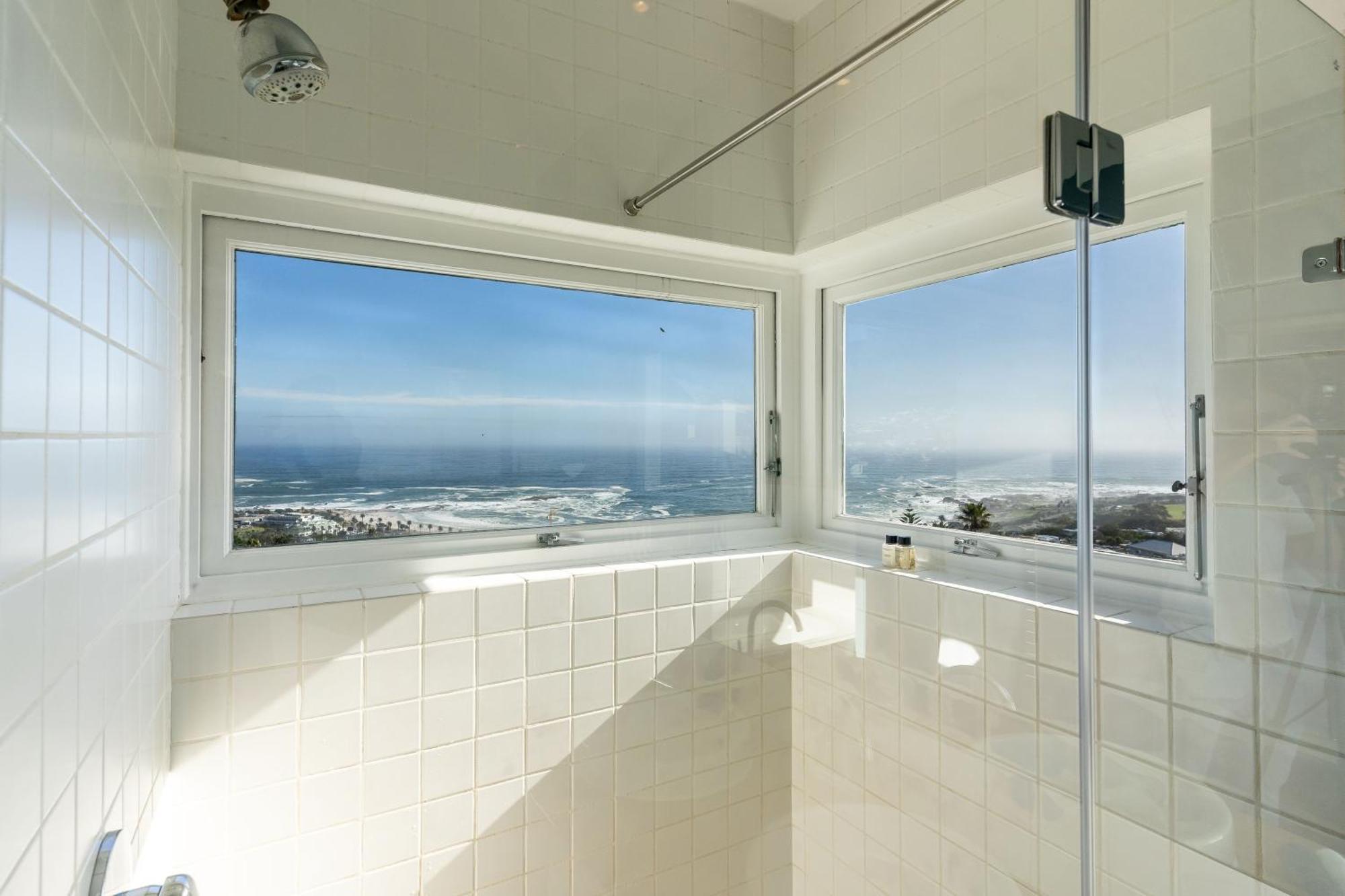 Villa Delightful Large In Camps Bay With Pool - Picasso Cape Town