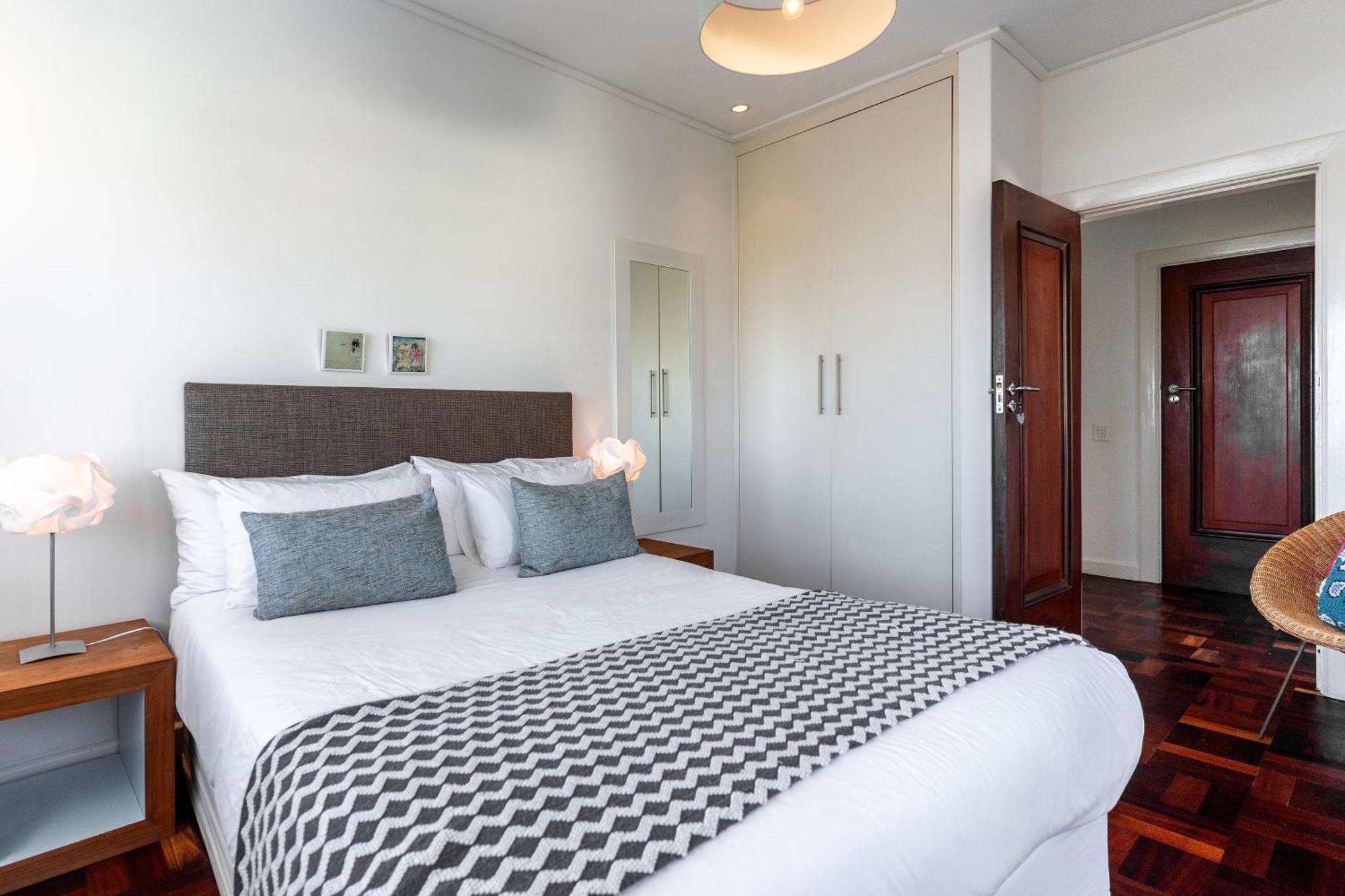 Villa Delightful Large In Camps Bay With Pool - Picasso *