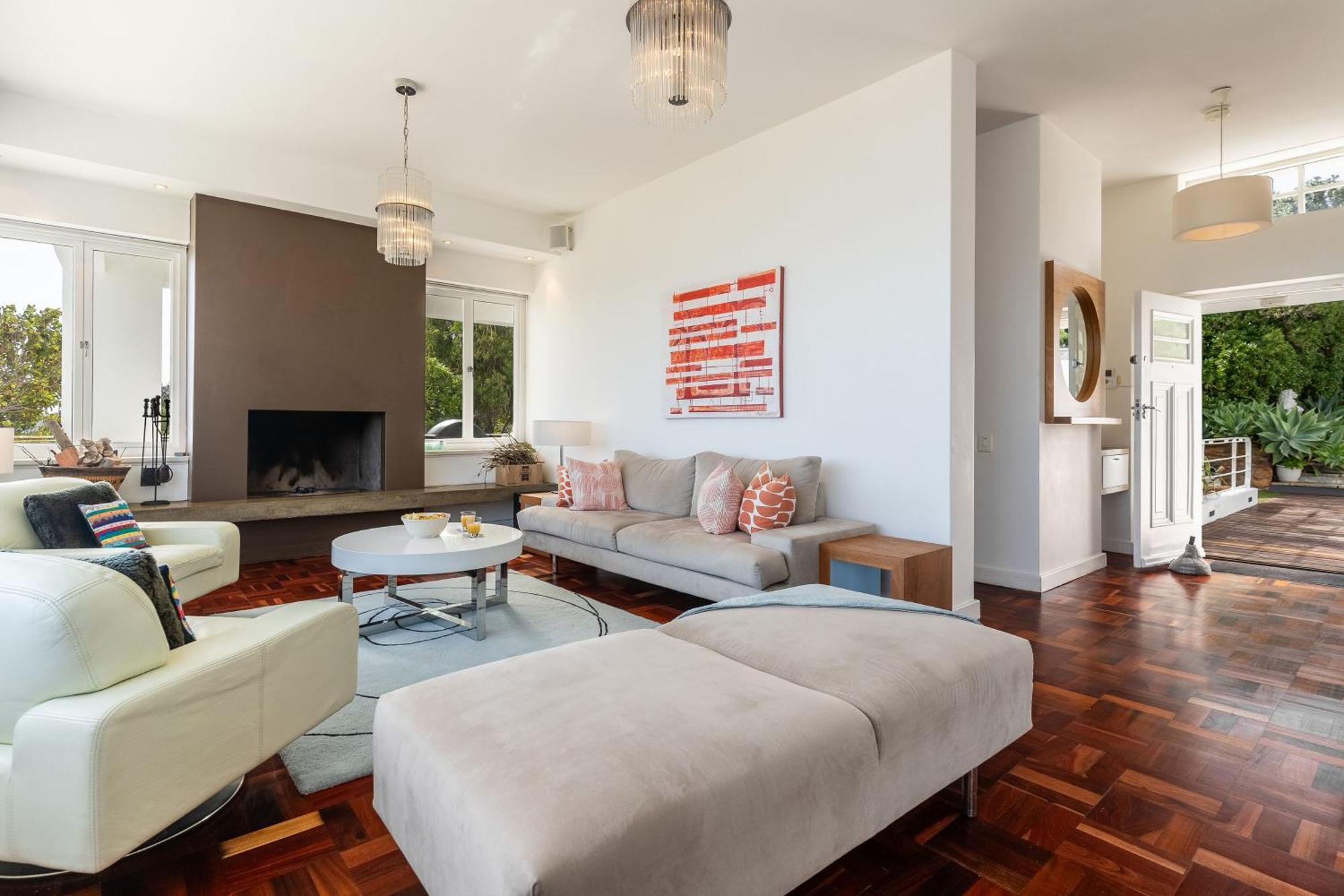 Delightful Large In Camps Bay With Pool - Picasso Cape Town