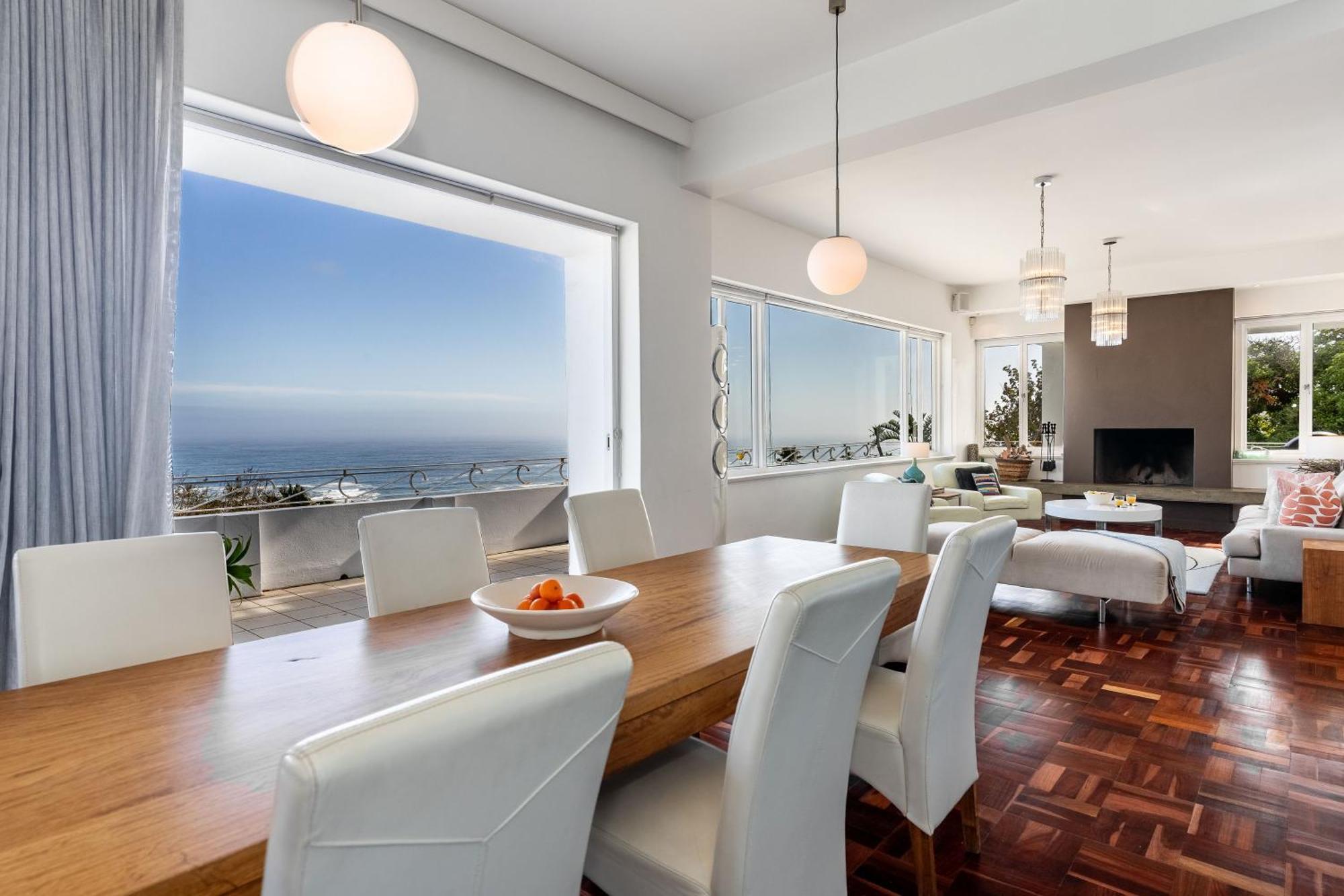 Delightful Large In Camps Bay With Pool - Picasso Villa