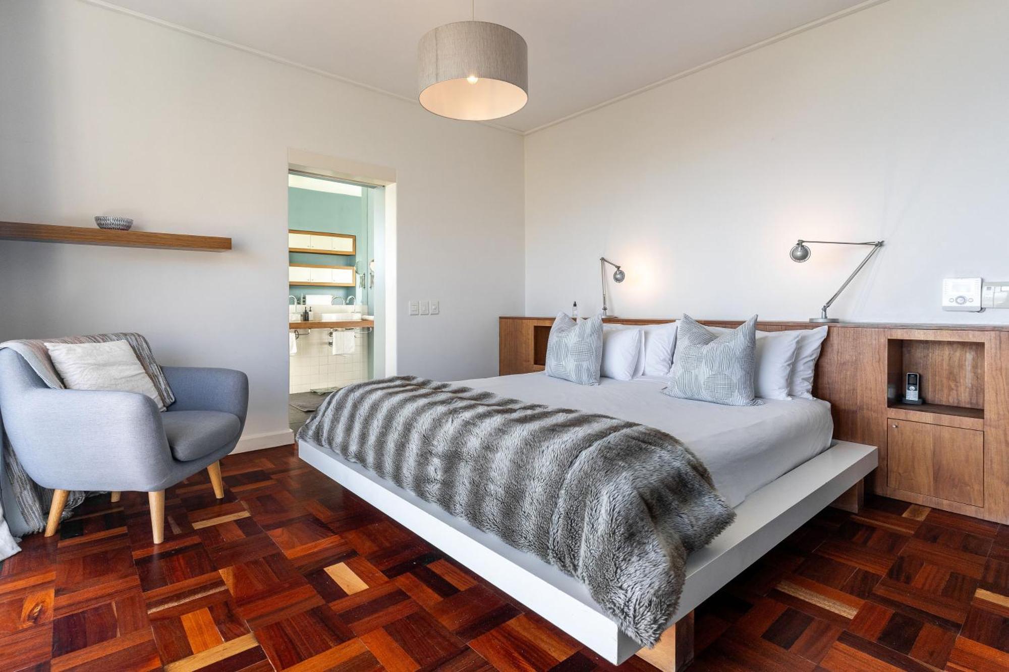 Villa Delightful Large In Camps Bay With Pool - Picasso Cape Town