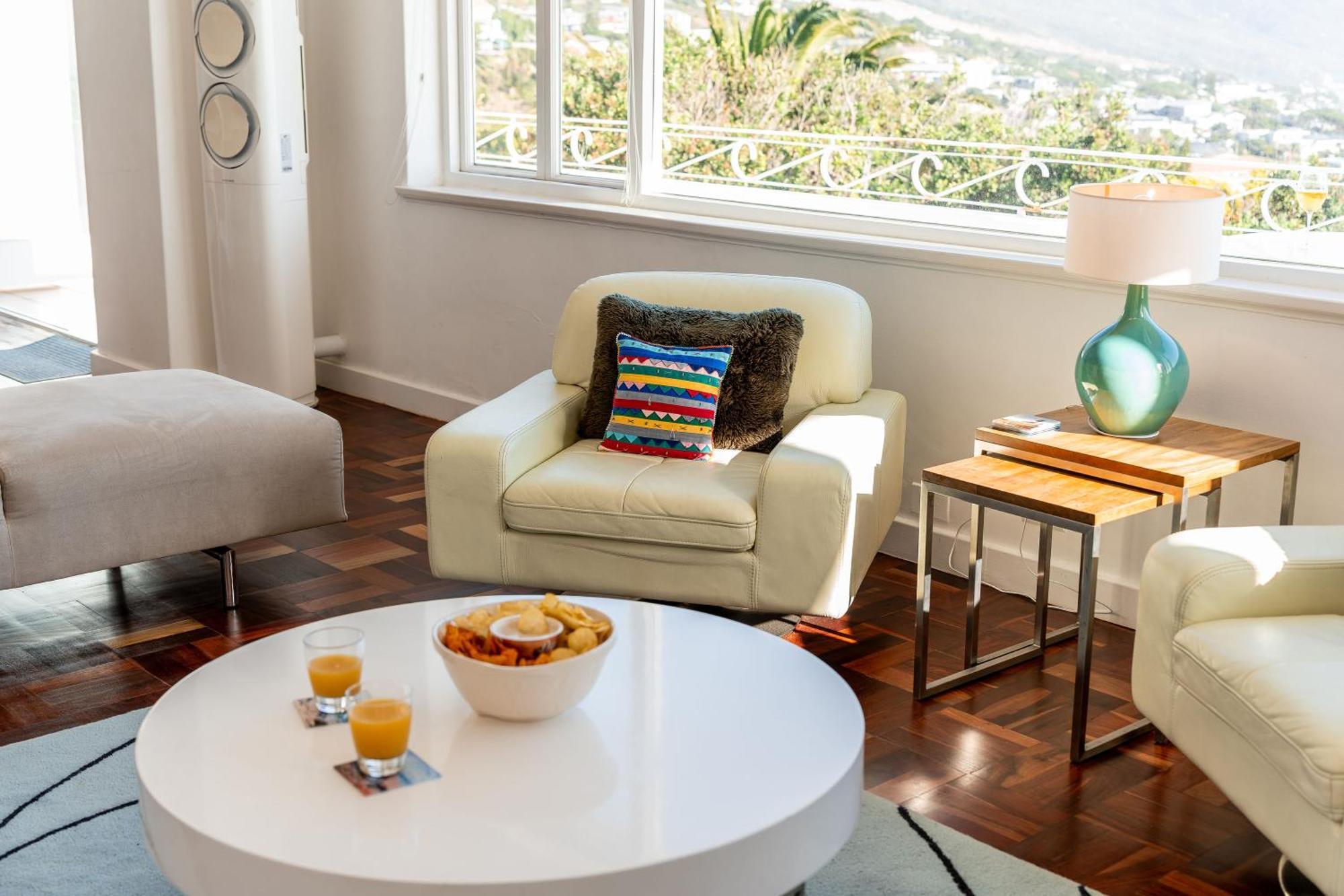 Delightful Large In Camps Bay With Pool - Picasso Cape Town