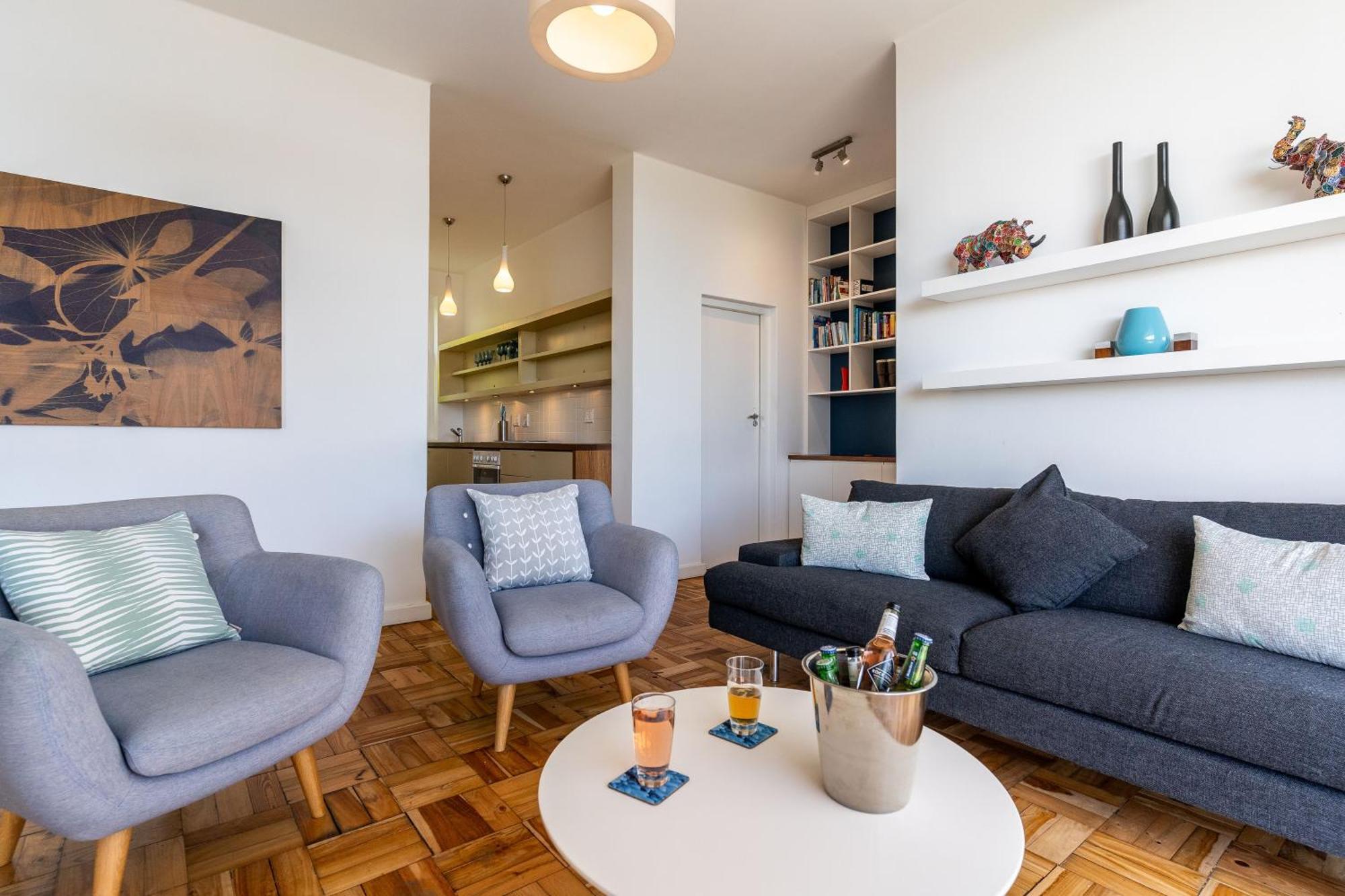 Villa Delightful Large In Camps Bay With Pool - Picasso Cape Town
