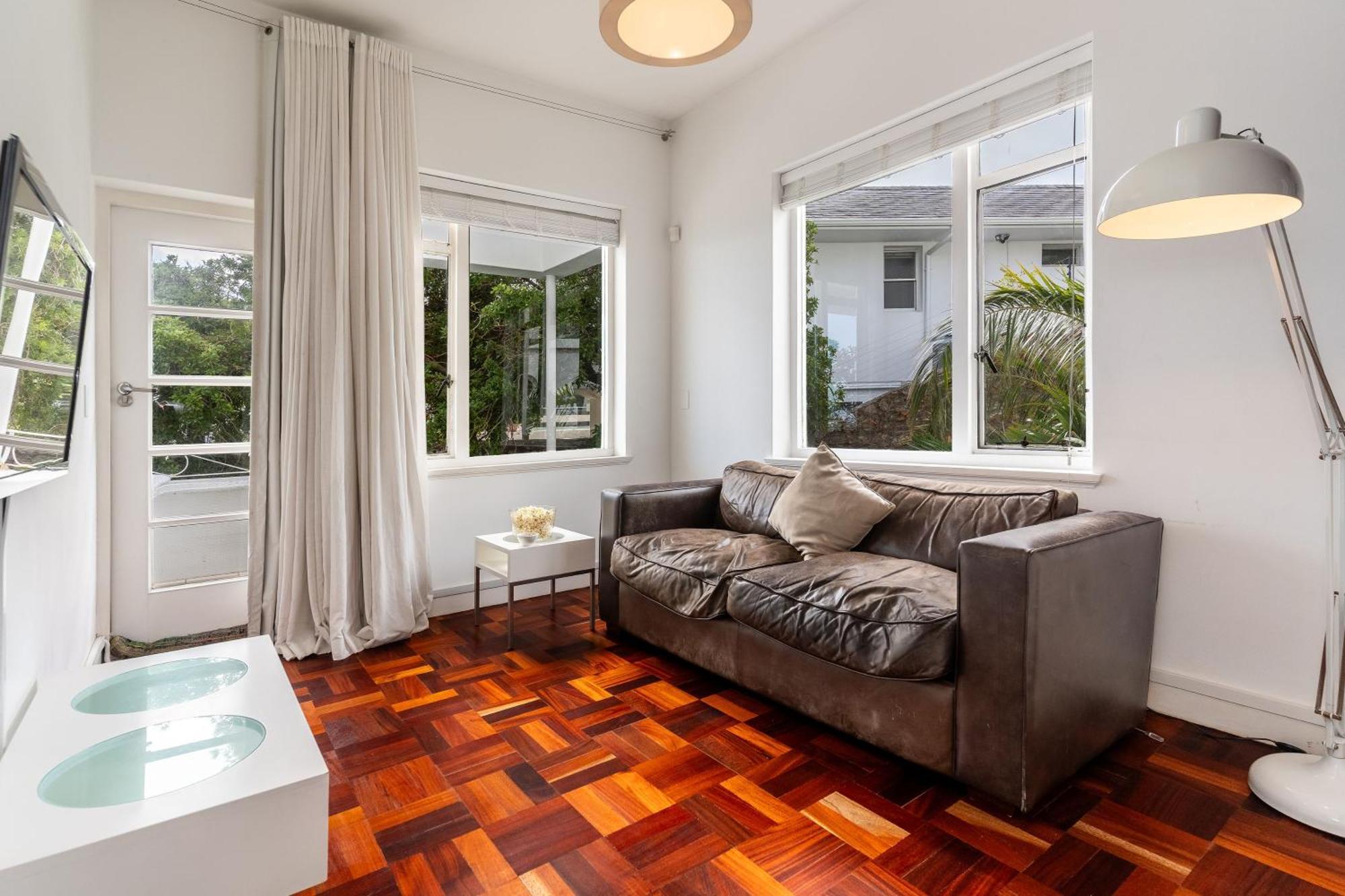 Delightful Large In Camps Bay With Pool - Picasso Villa