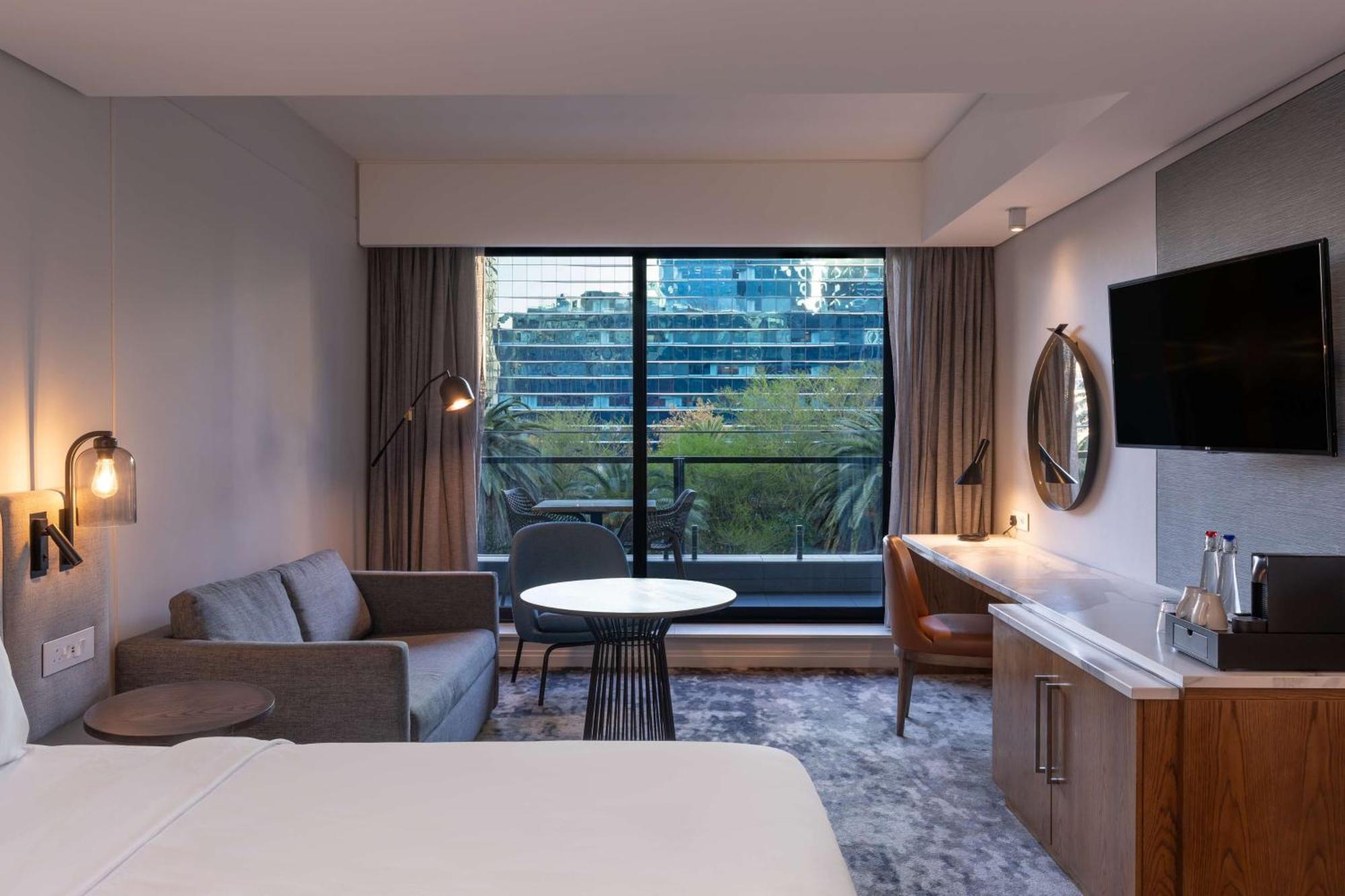 Radisson Foreshore 4*
