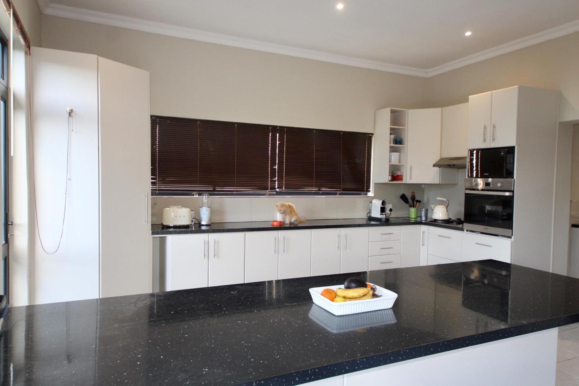 Holiday home Family Home+views+pets+garden+solar Cape Town