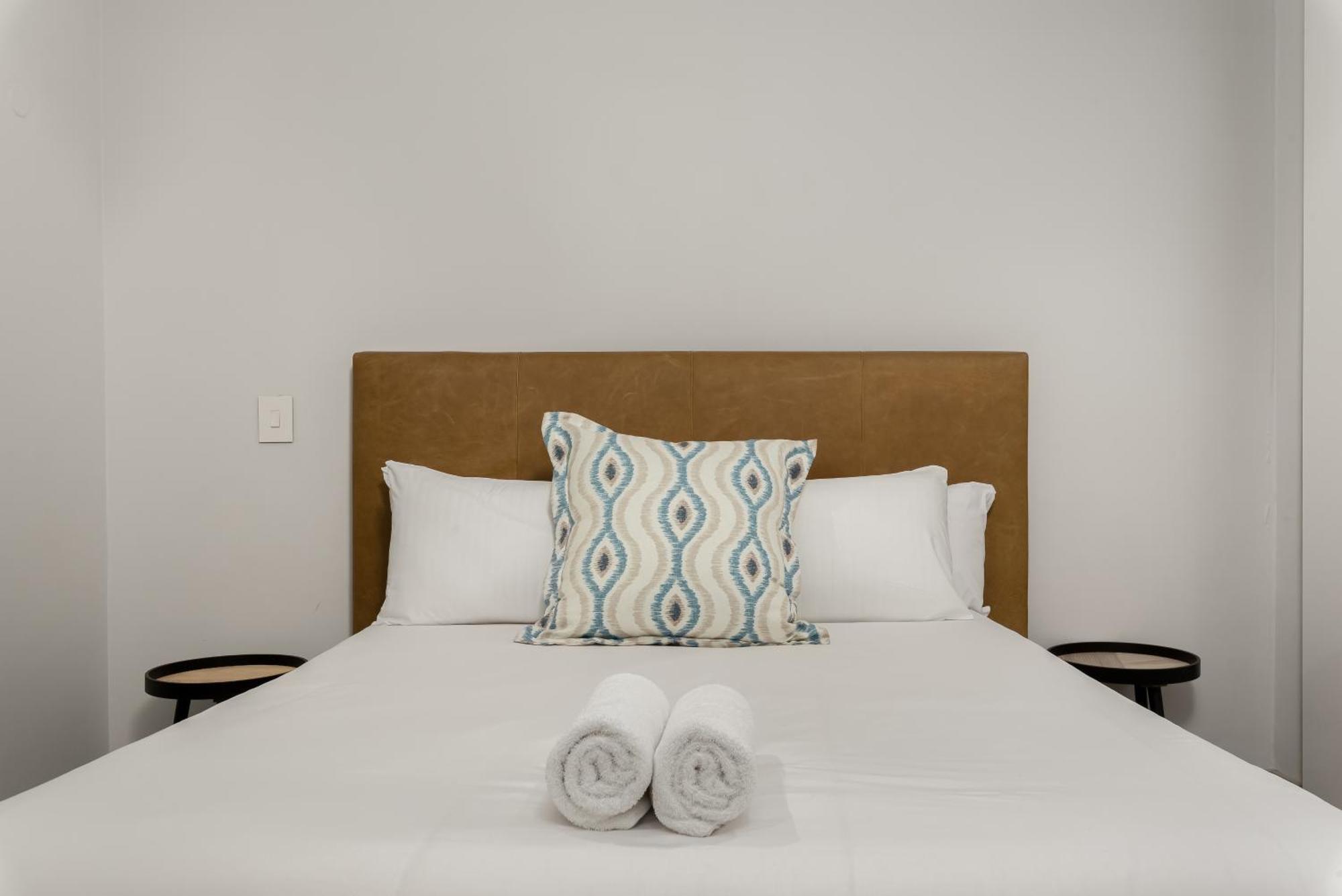 El Roi Coastal & With Mountain Views