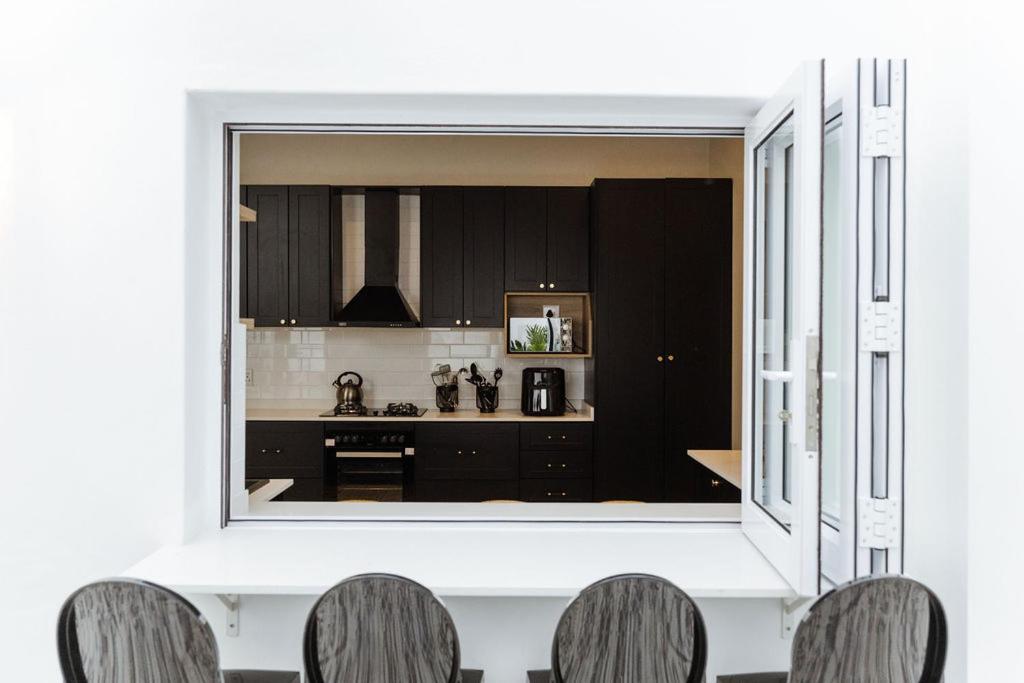 Pousada Immaculately Styled And Positioned With Pool & Bar
