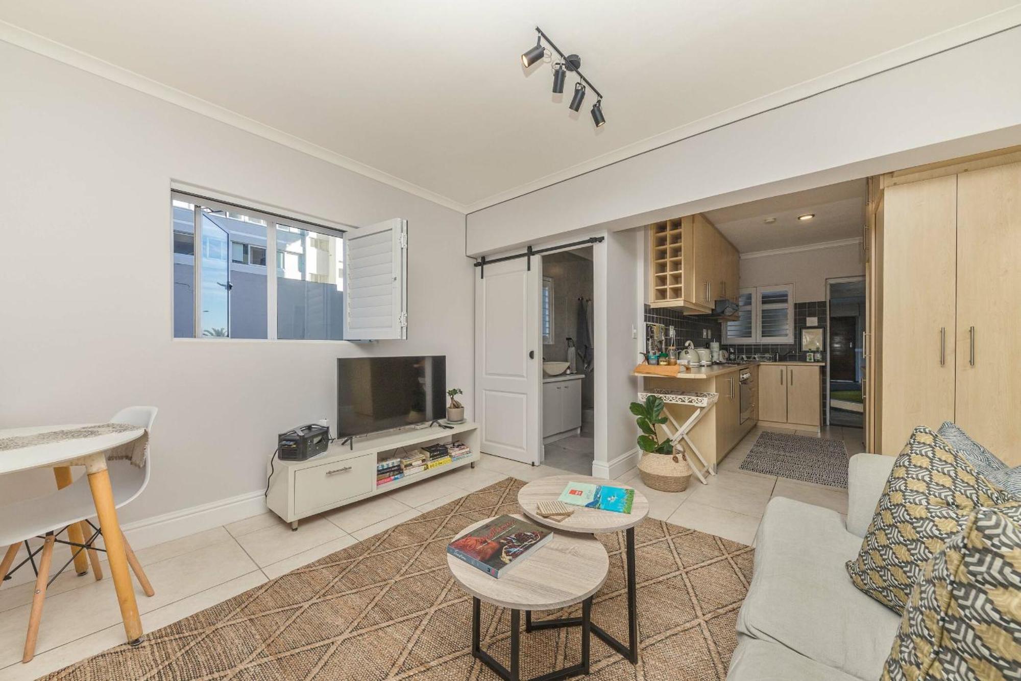 Mouille Point Including Welcome Basket Apartment *