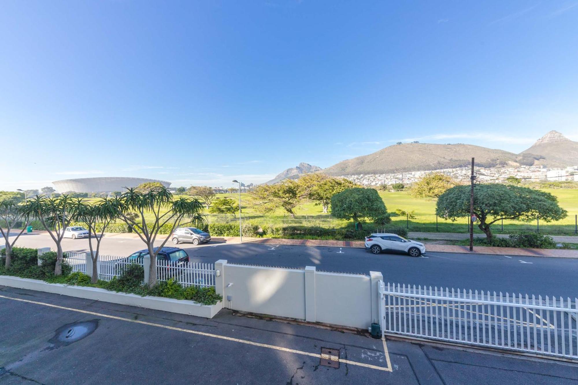 Mouille Point Including Welcome Basket Cape Town