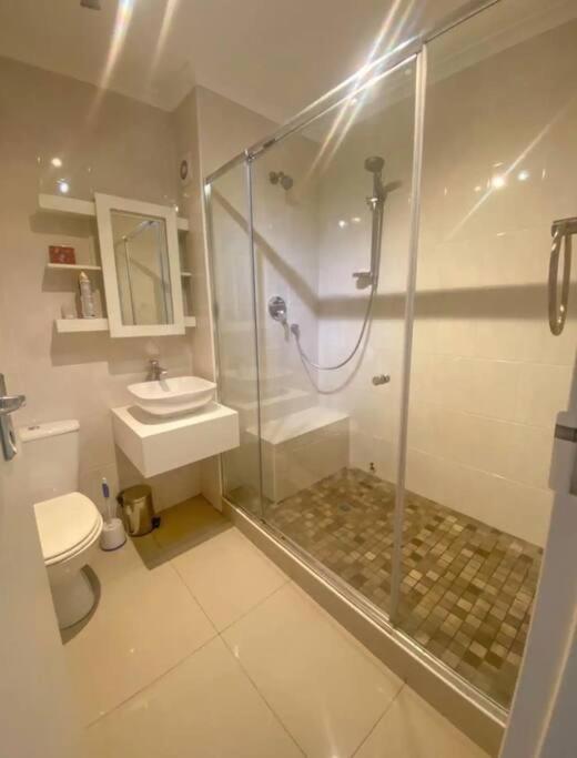 Kalk Bay-stylish 2bed With Private Deck & Seaviews - 10 Sjt Apartamento