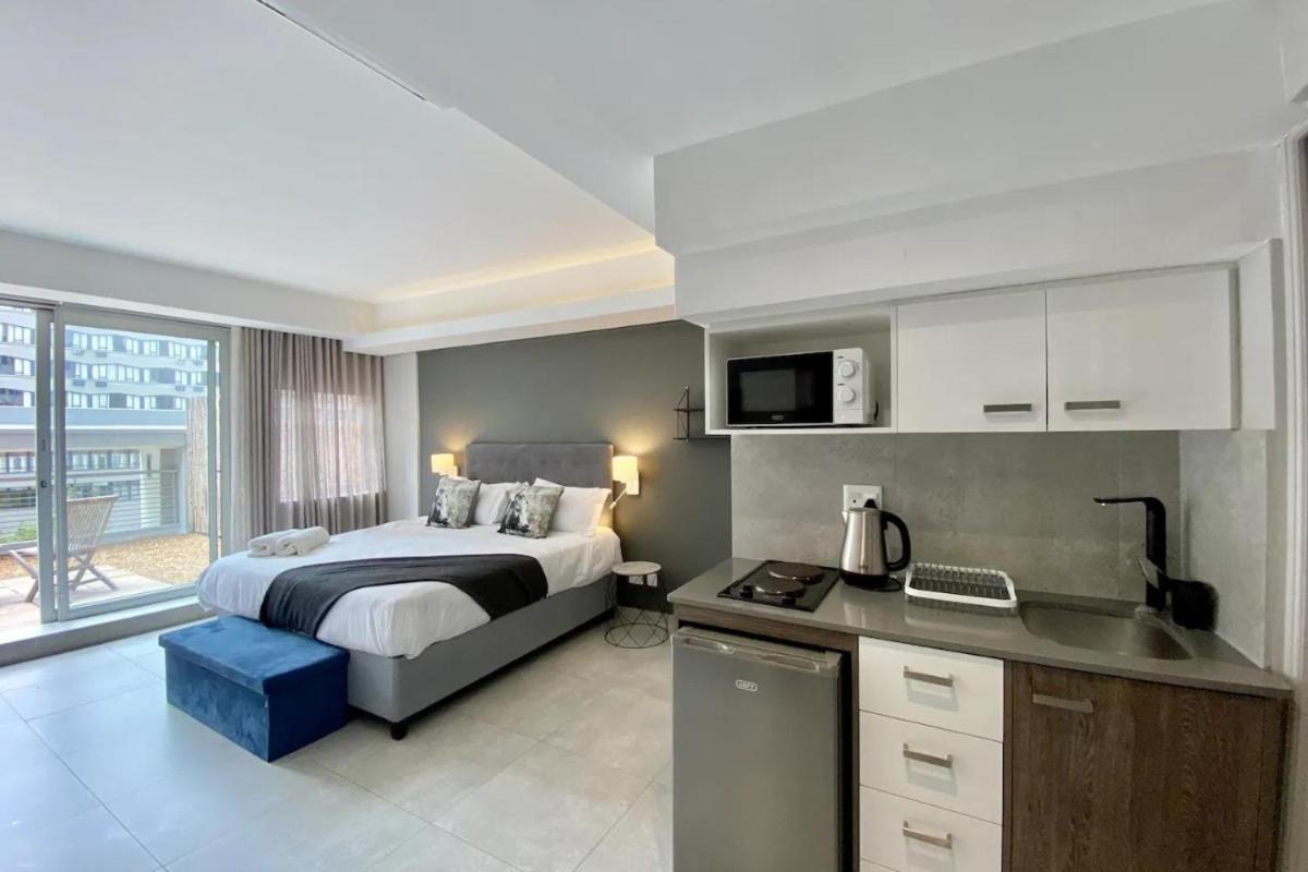 Foreshore Winks 403