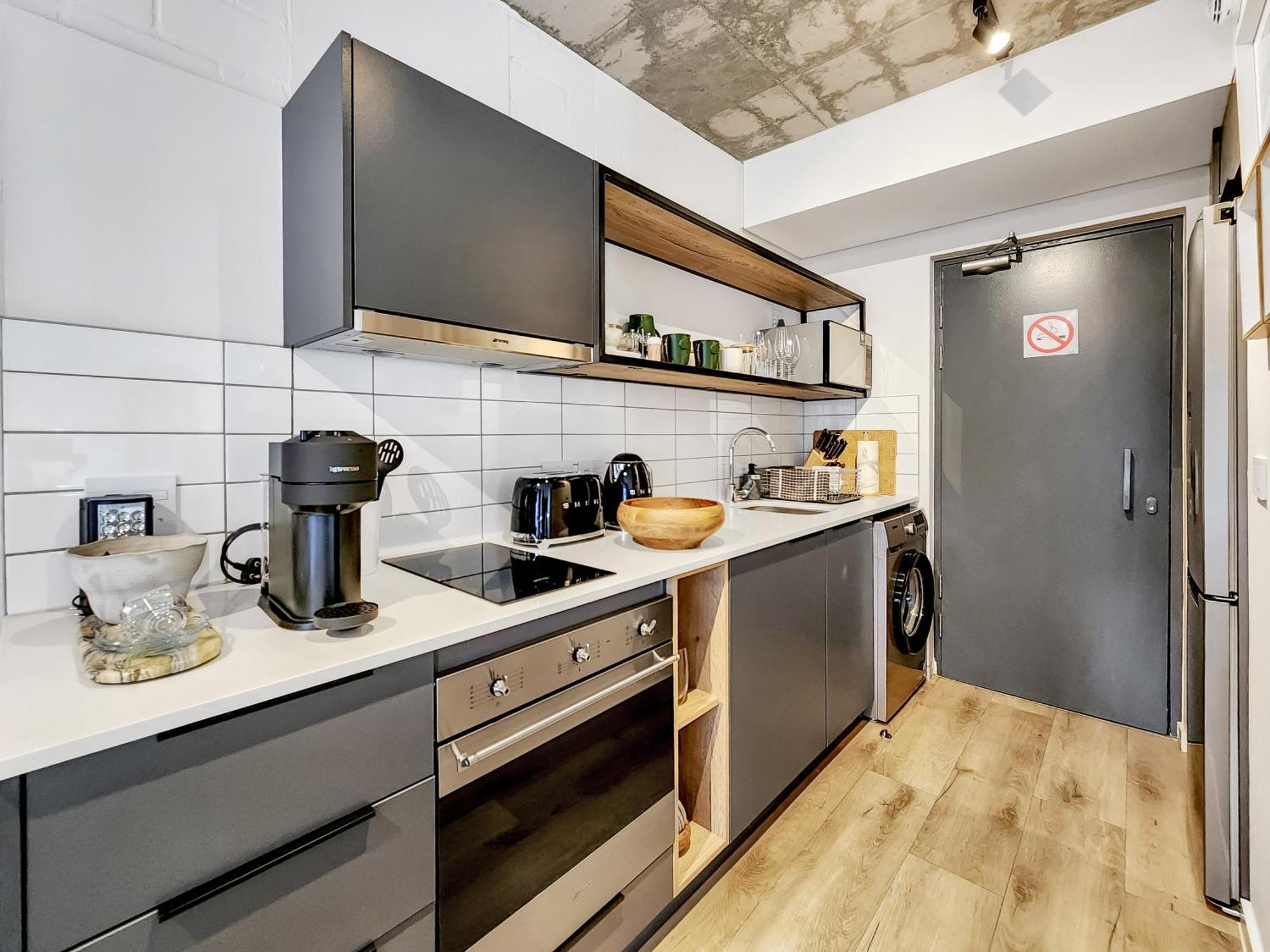 Botique In Vibrant Sea Point Apartment