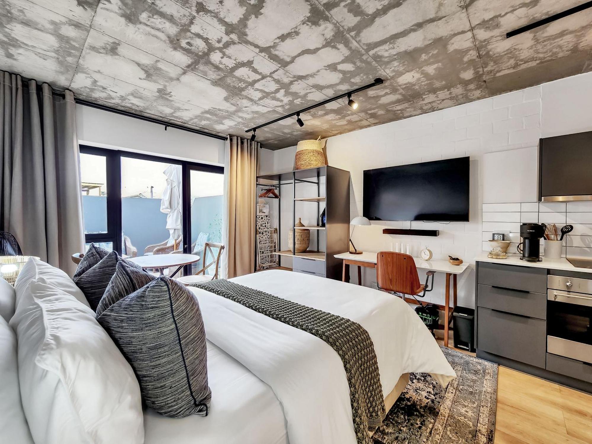 Botique In Vibrant Sea Point Apartment *