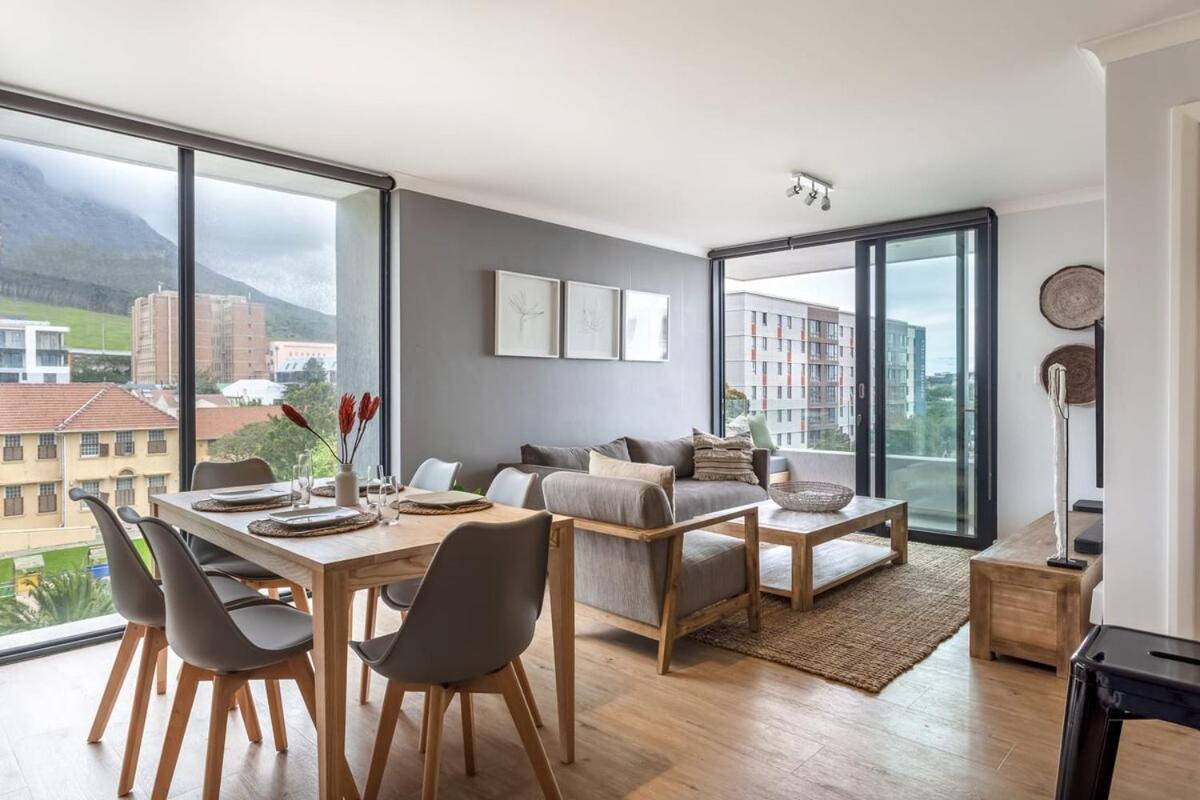 Bergsig Spacious Deluxe Corner Unit Apartment Cape Town