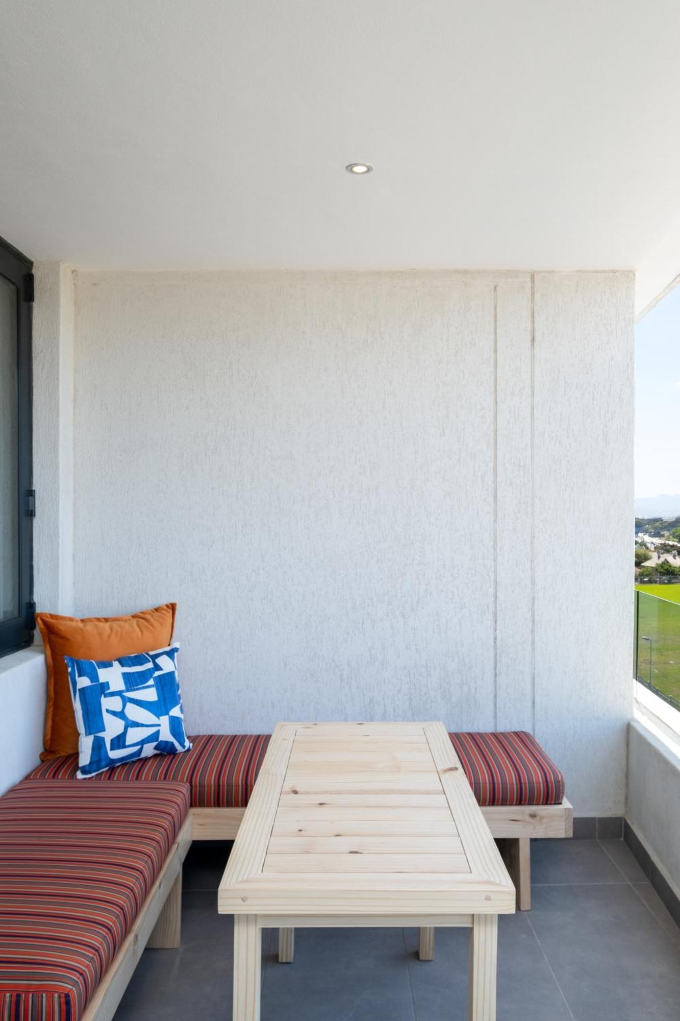 Rooftop Pool Patio & Gym *