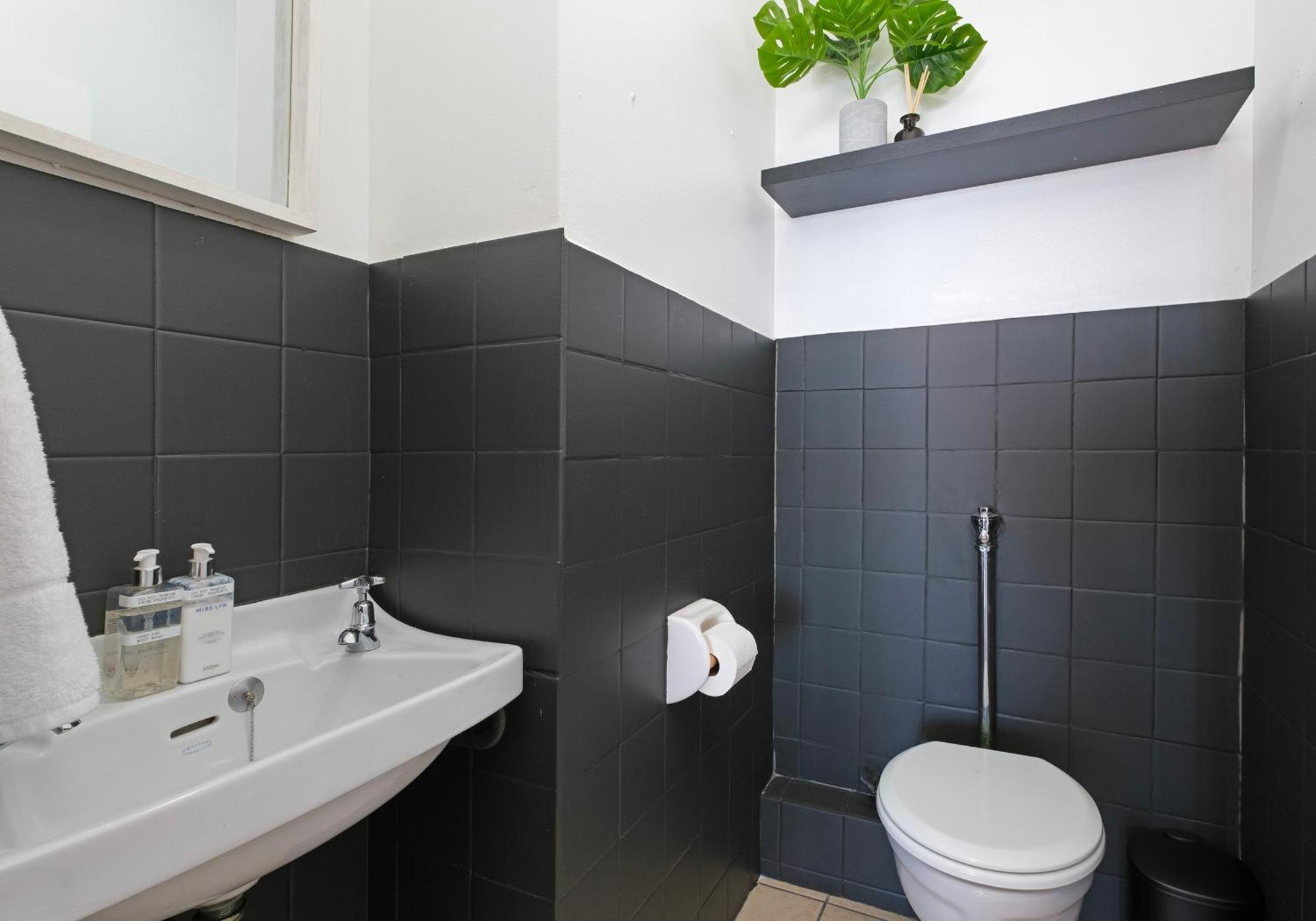Ultimate Convenience Magic Views! Apartment Cape Town