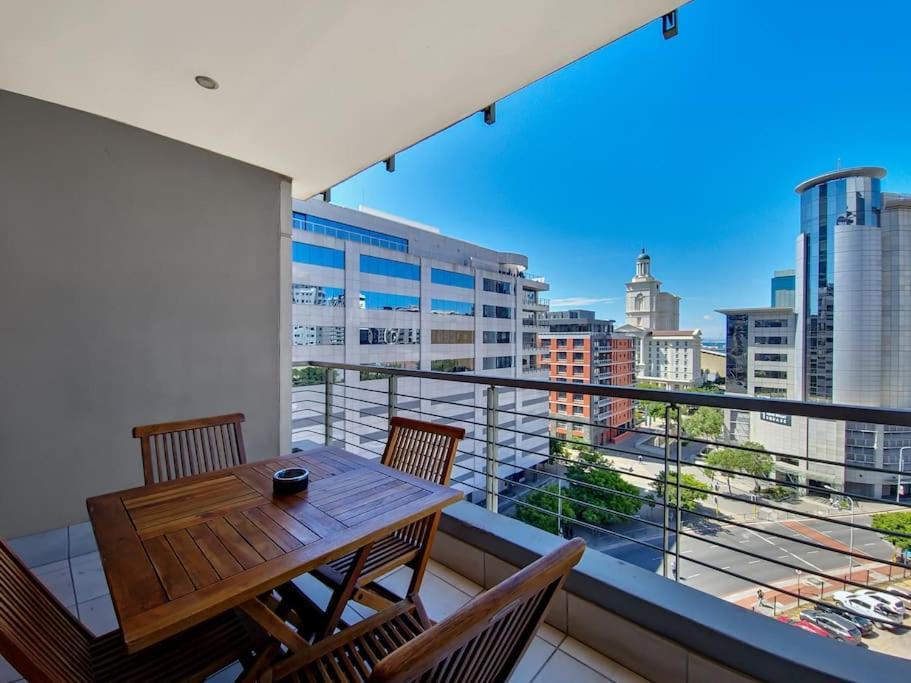 Stunning Central Modern Living Fast Wi-fi Parking *
