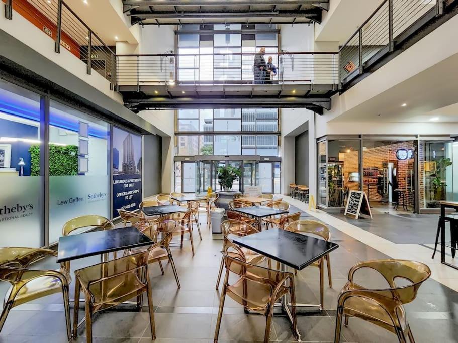 Apartment Stunning Central Modern Living Fast Wi-fi Parking