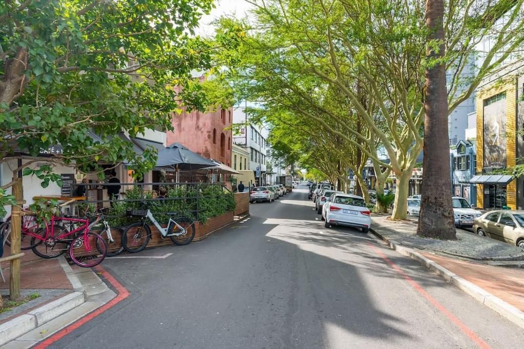 Apartment Stunning Central Modern Living Fast Wi-fi Parking *