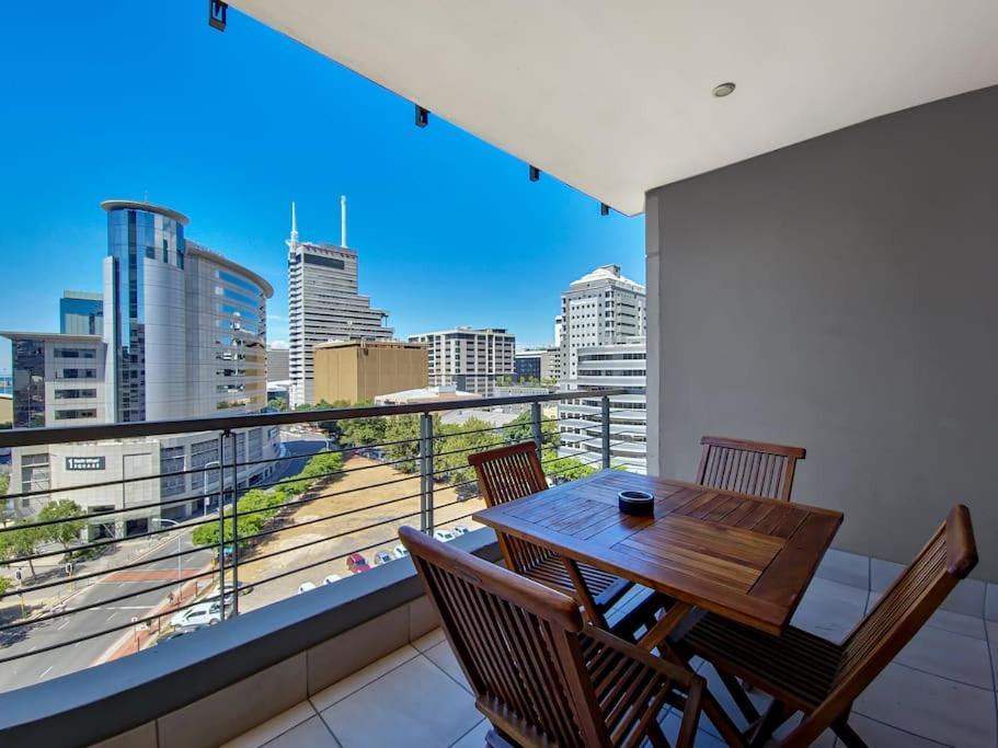 Stunning Central Modern Living Fast Wi-fi Parking *
