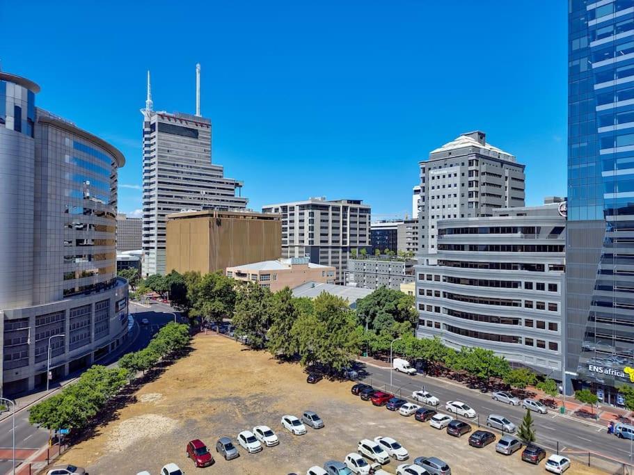 Stunning Central Modern Living Fast Wi-fi Parking