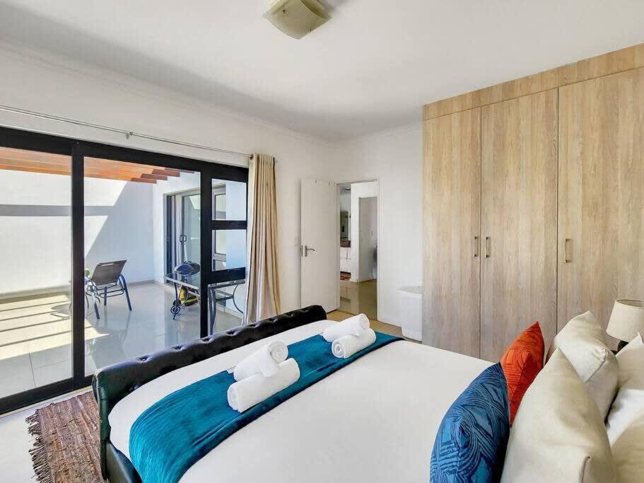Apartment Family Fun-sea,sand,surf Convenience-pool, Balcony *