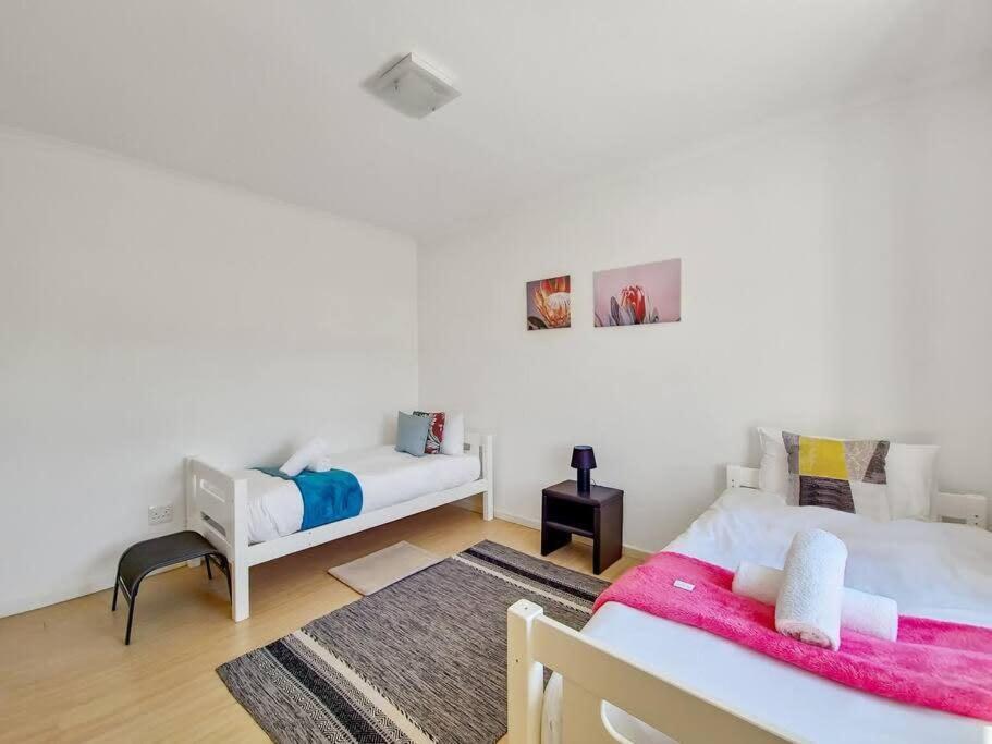 Family Fun-sea,sand,surf Convenience-pool, Balcony Apartment Cape Town