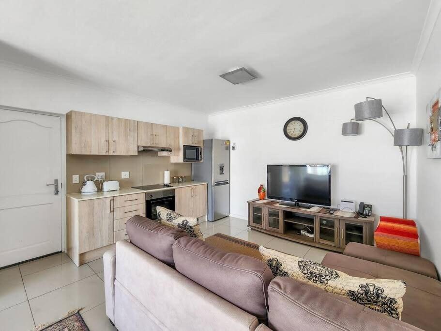 Apartment Family Fun-sea,sand,surf Convenience-pool, Balcony *