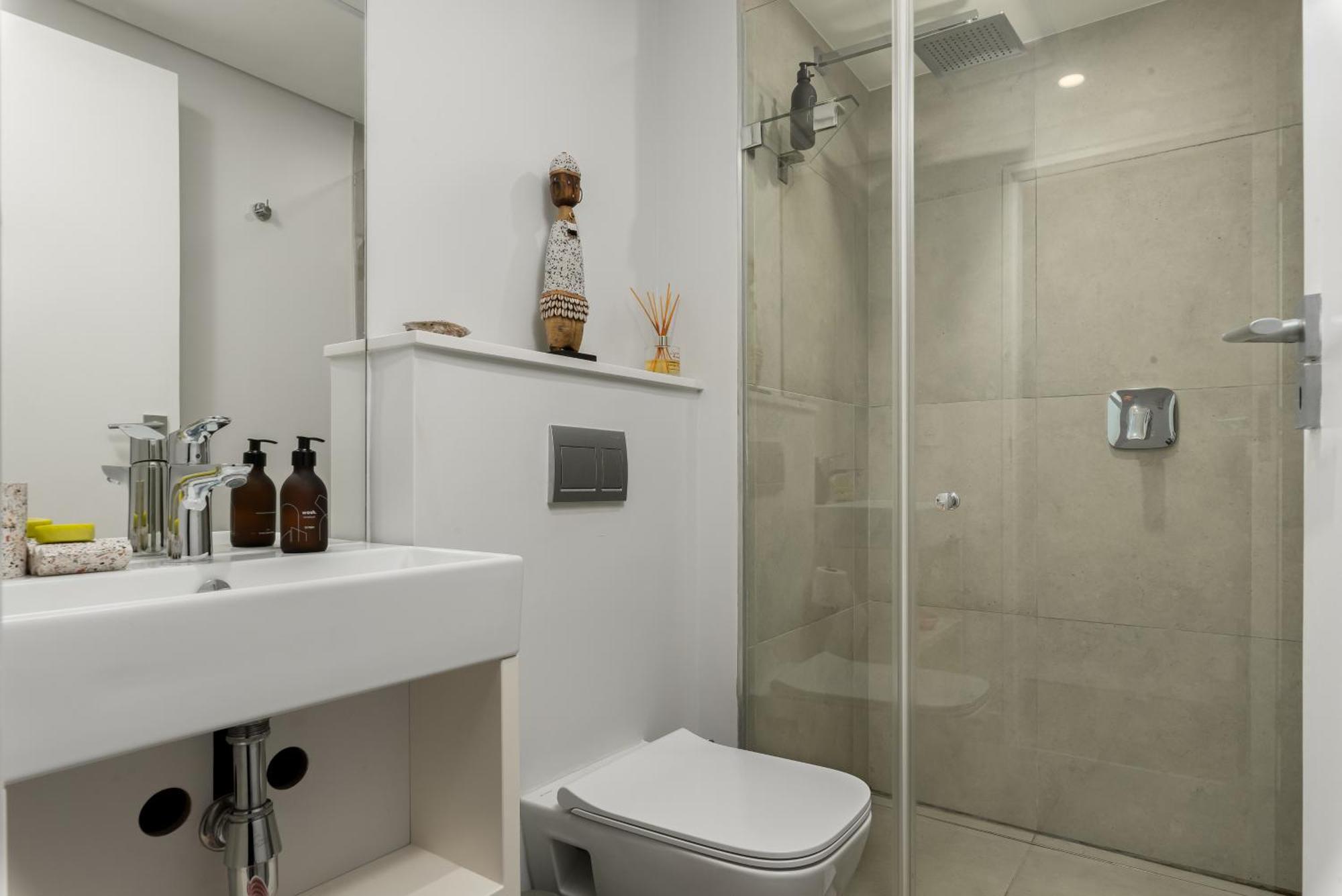 Sea Point Artistic Hideaway - Rooftop Pool, Gym Apartment Cape Town