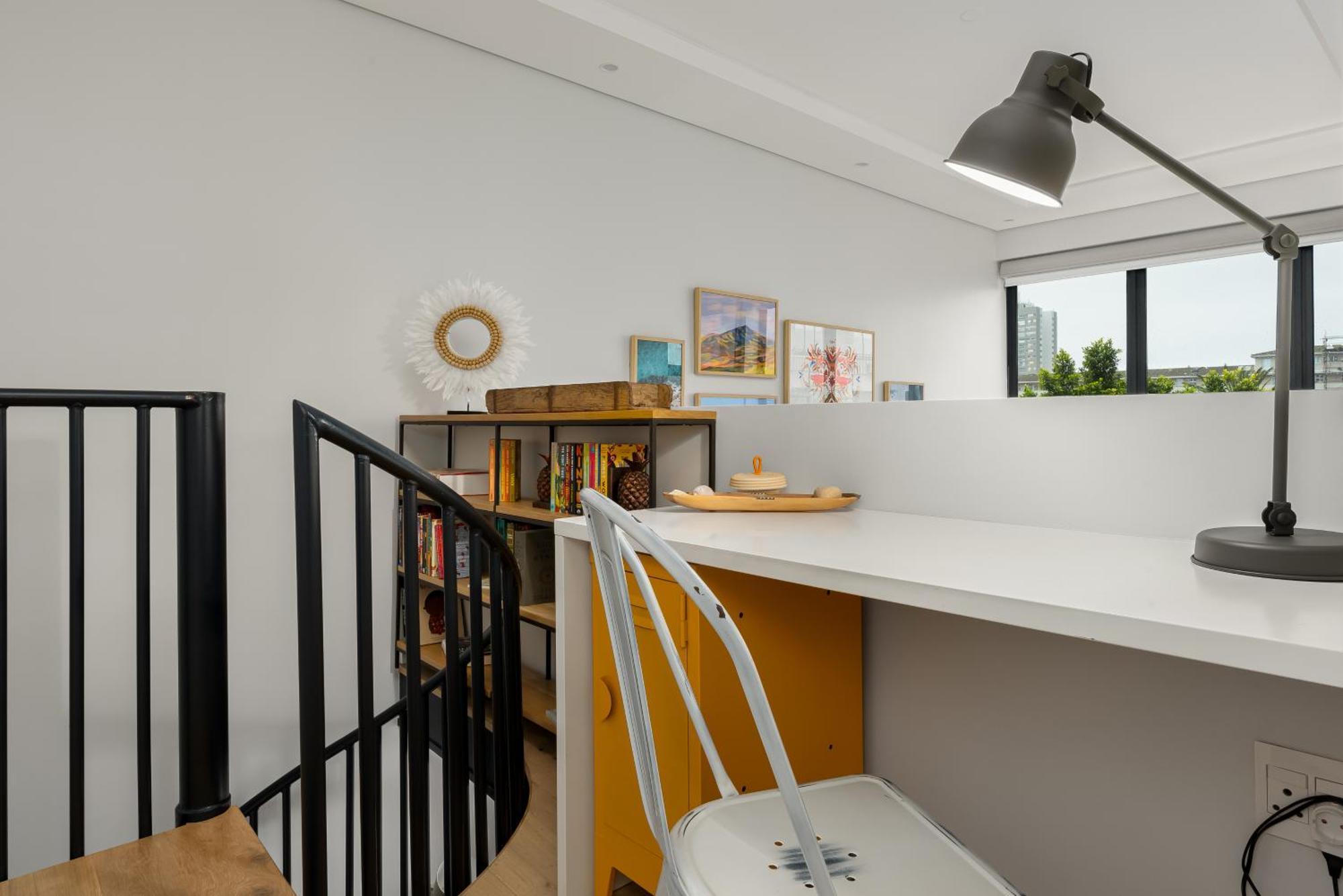 Sea Point Artistic Hideaway - Rooftop Pool, Gym Apartment