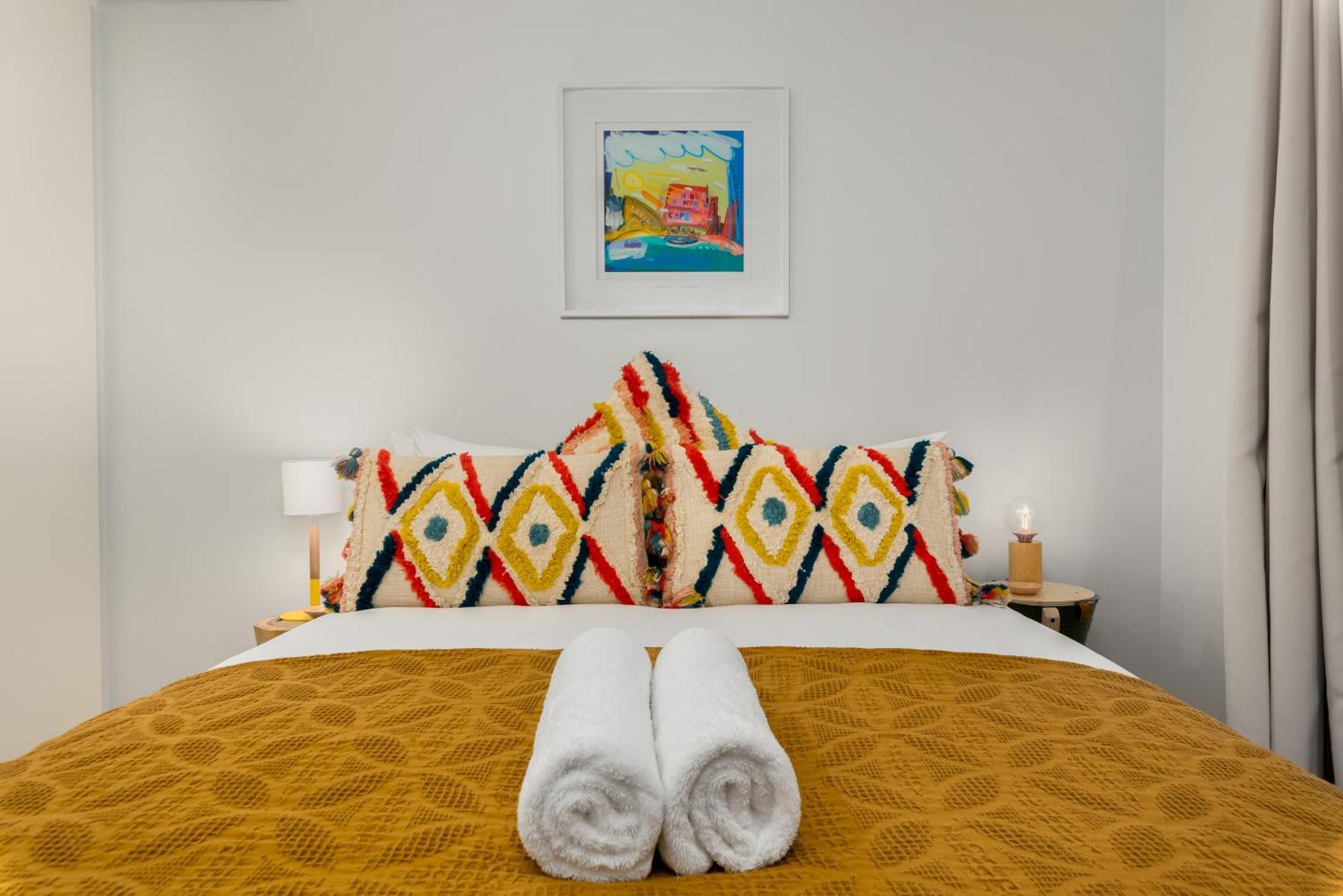 Sea Point Artistic Hideaway - Rooftop Pool, Gym Cape Town