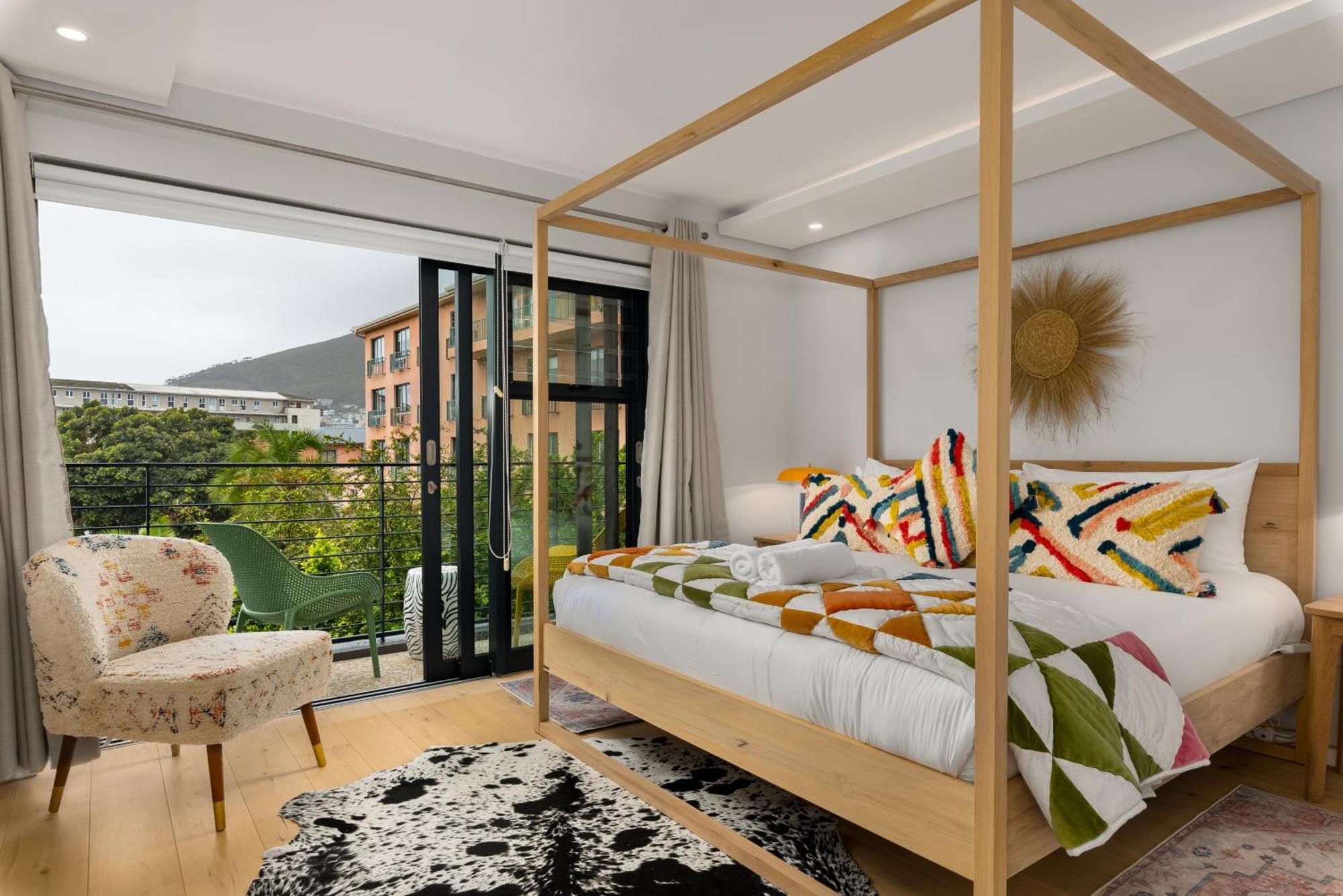Sea Point Artistic Hideaway - Rooftop Pool, Gym