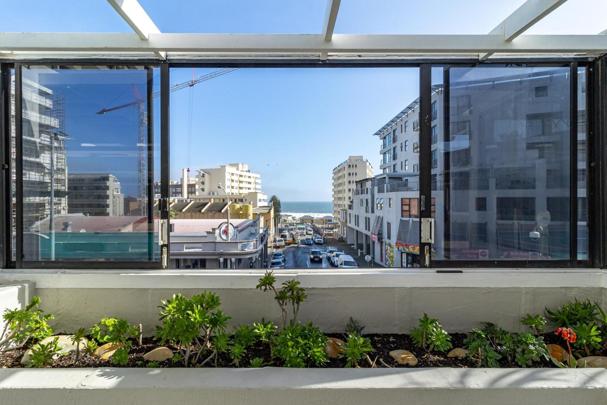 1 Bedroom Apartment, The Centurion, Seapoint, Cape Town, South Africa * Cape Town