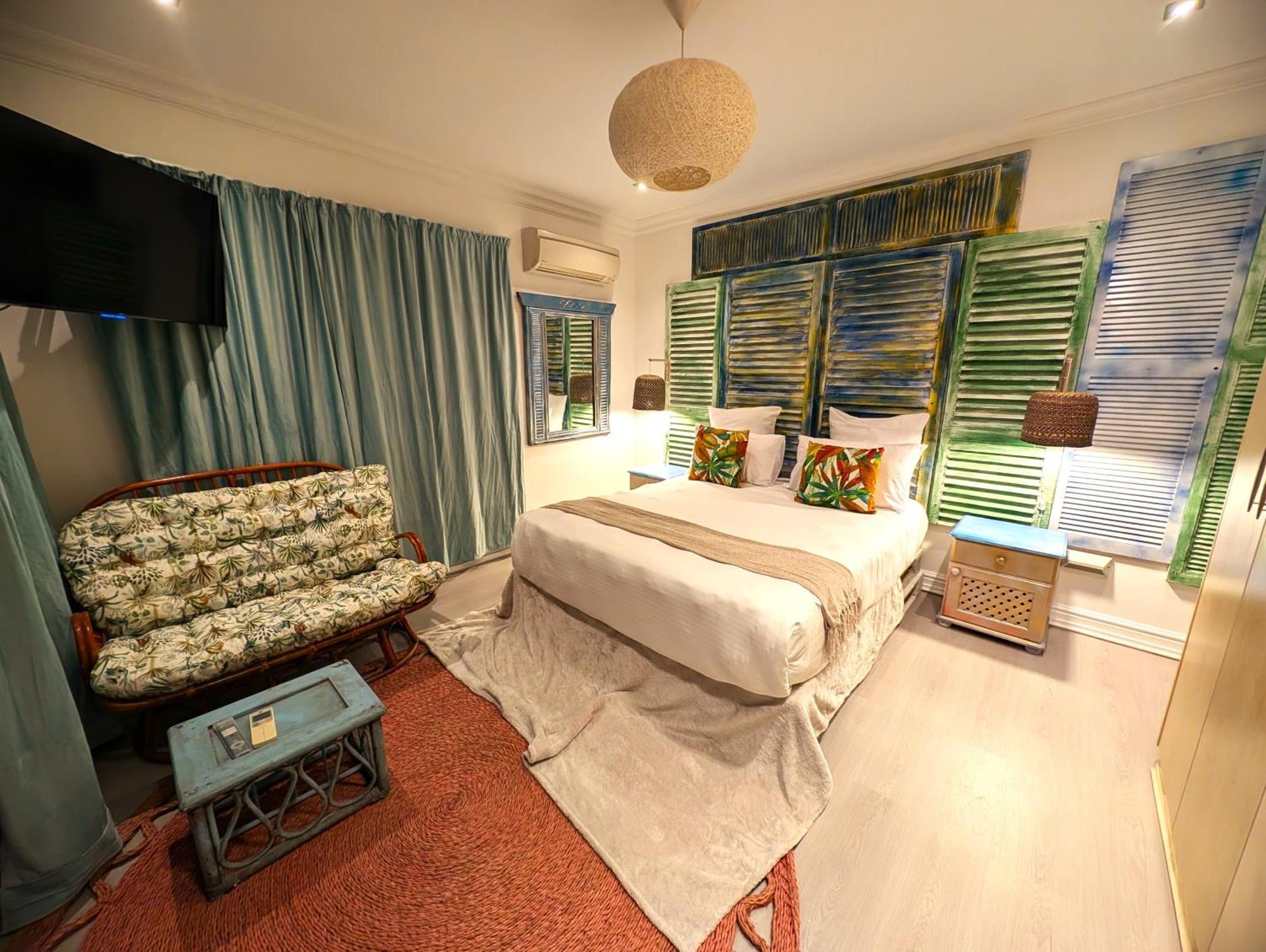 Beachwood Camps Bay * Cape Town