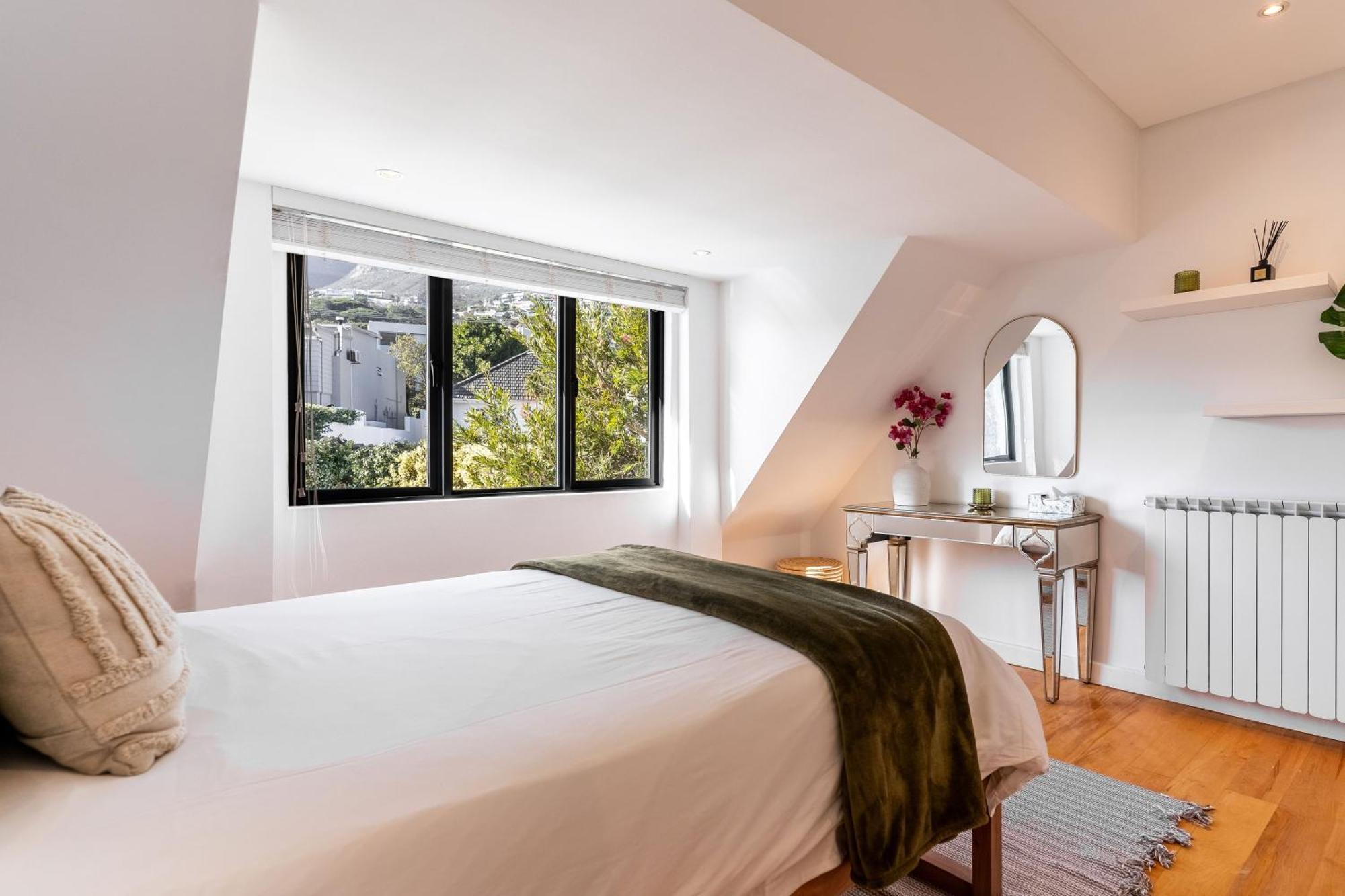 Maison De La - Luxury Camps Bay With Pool And Ocean View
