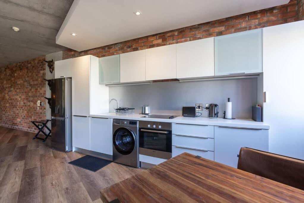 Central, Modern & Elegant Apartment Cape Town