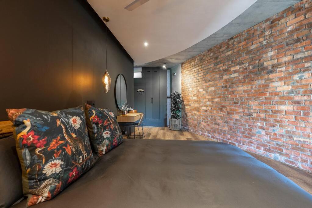Central, Modern & Elegant